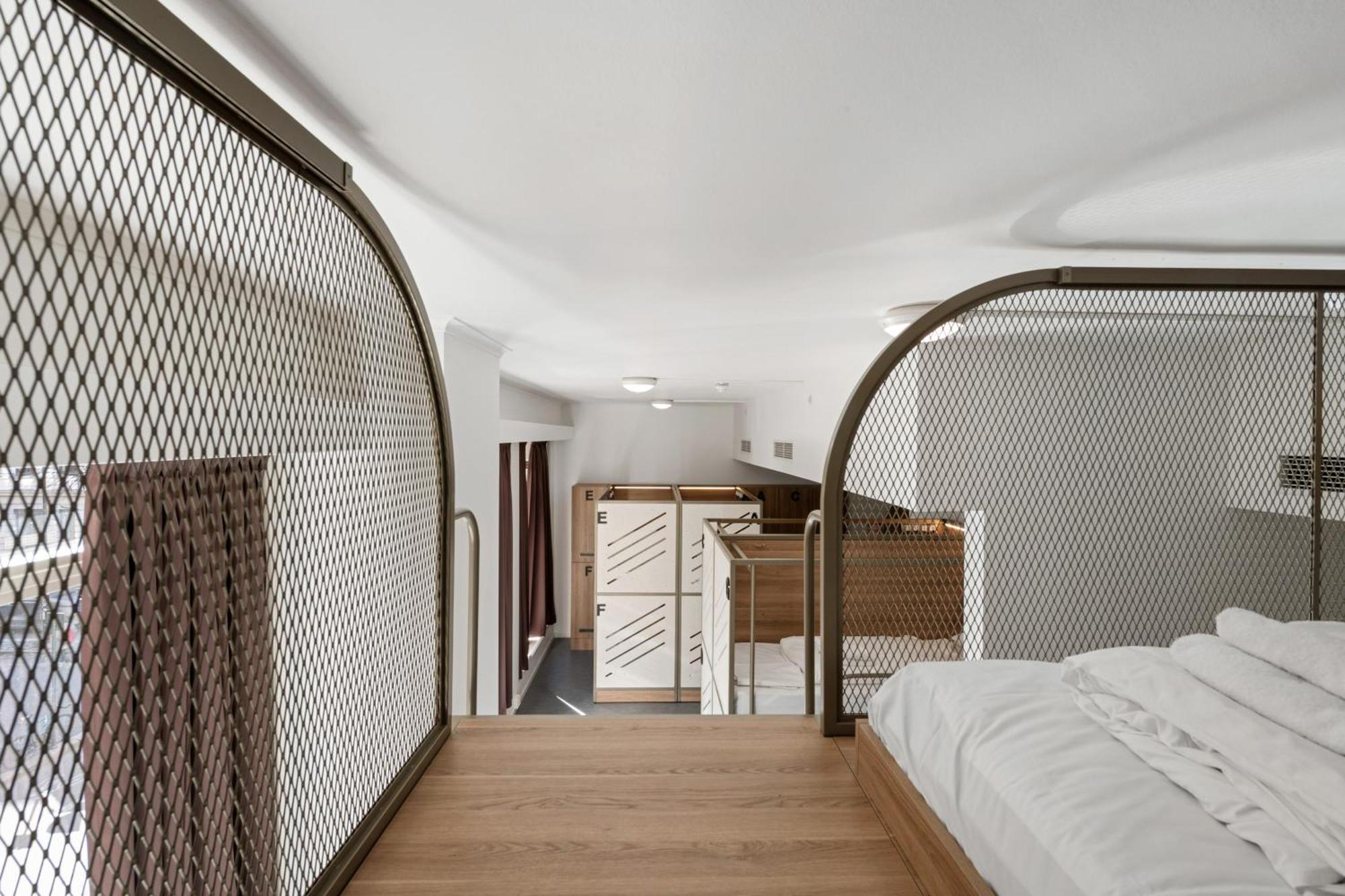 Single Bed 12-Bed Mixed Dormitory Room