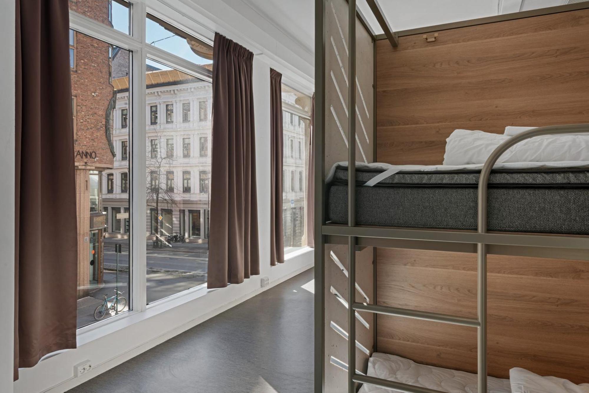 Single Bed 12-Bed Mixed Dormitory Room