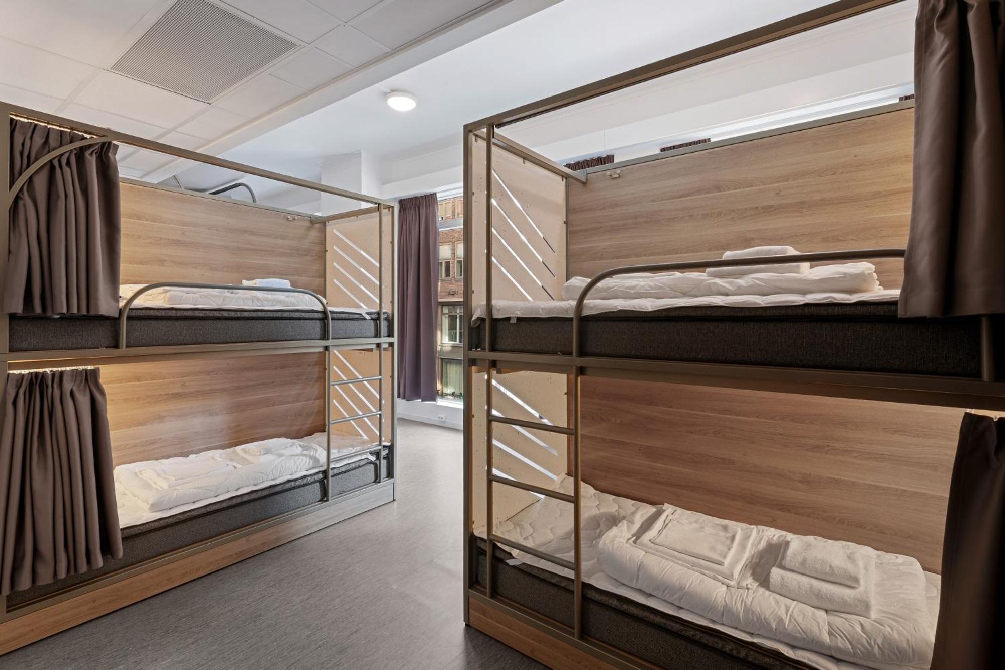 Single Bed 12-Bed Mixed Dormitory Room