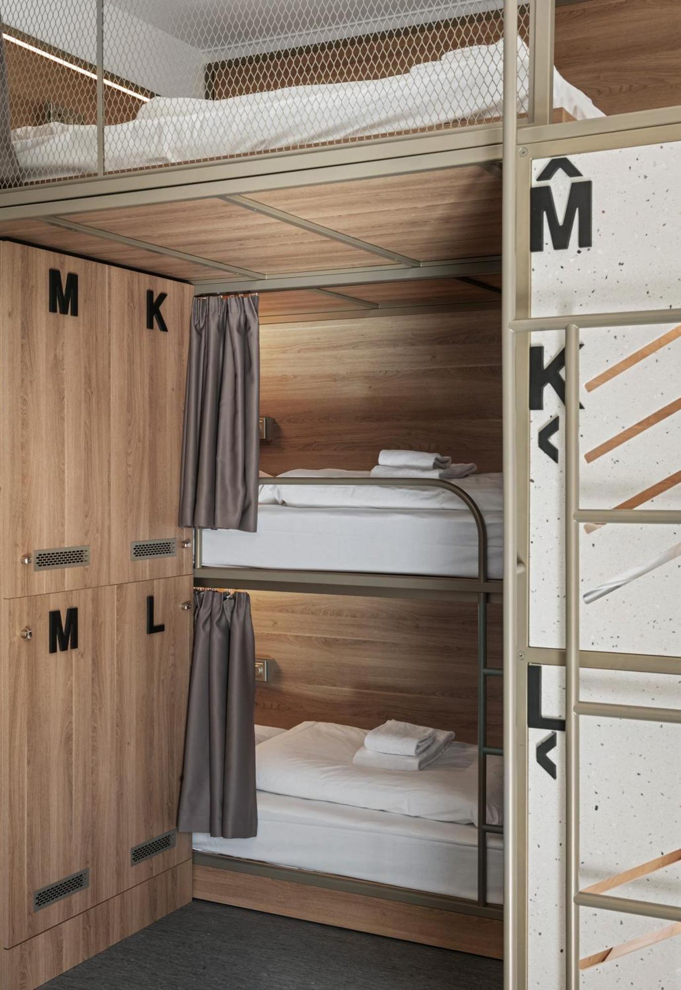 Single Bed 12-Bed Mixed Dormitory Room
