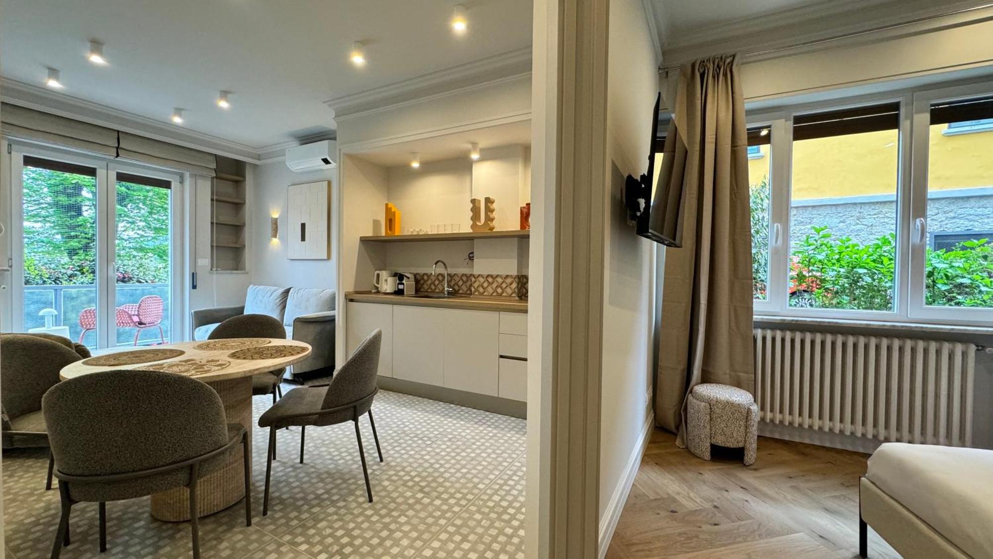 Deluxe Apartment