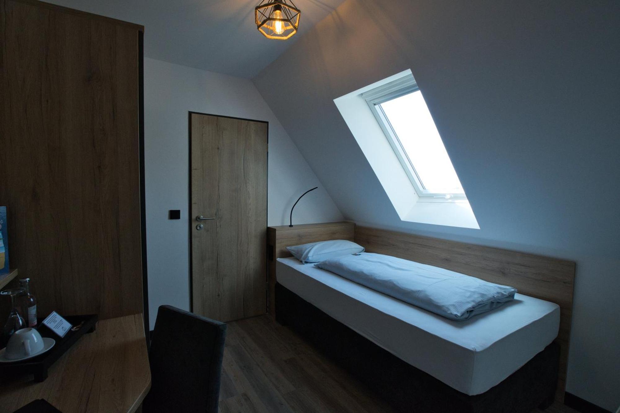 Single Room with Sea View,1668168390:JPEG
