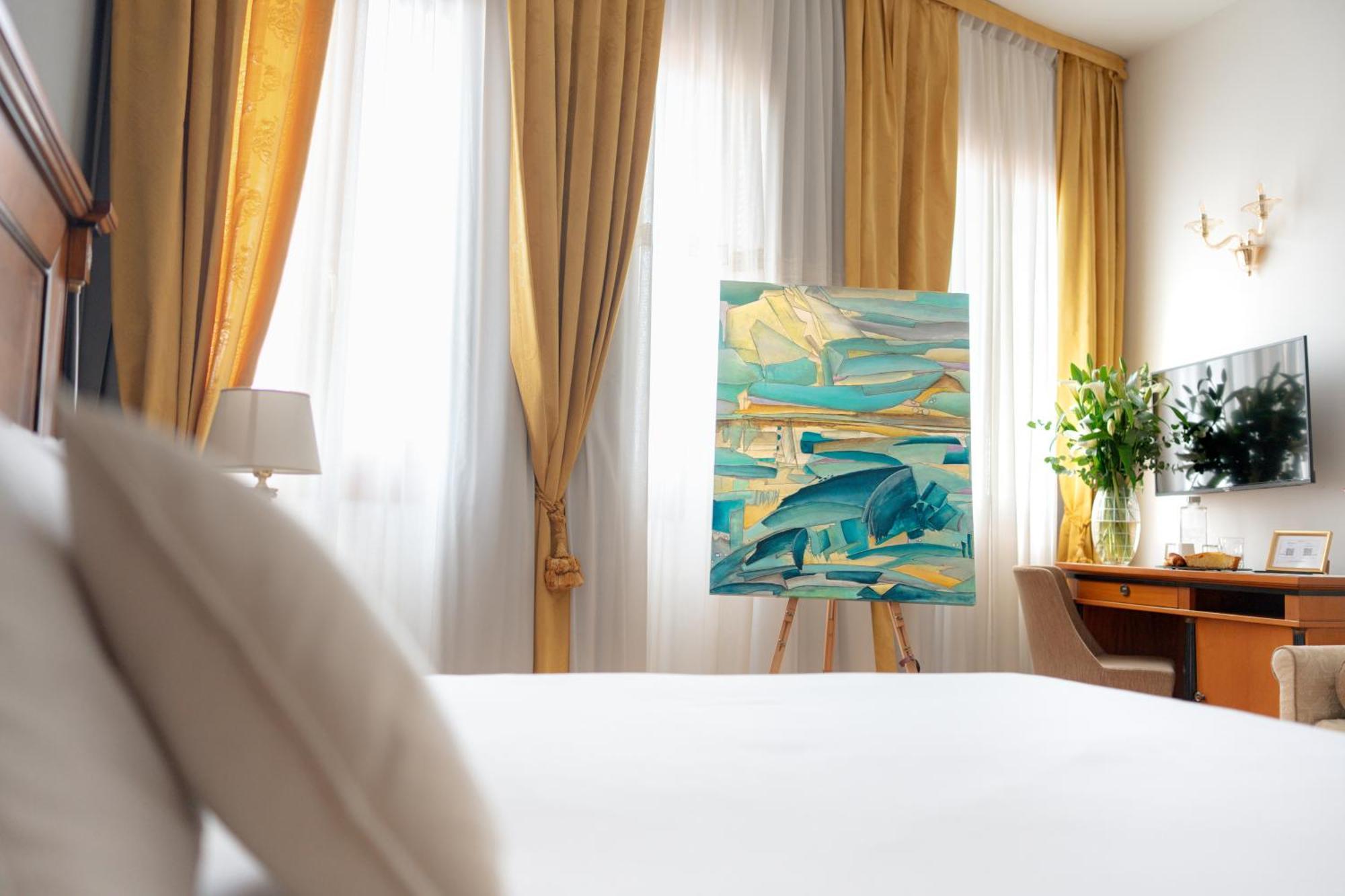 Deluxe Double Room Canal View