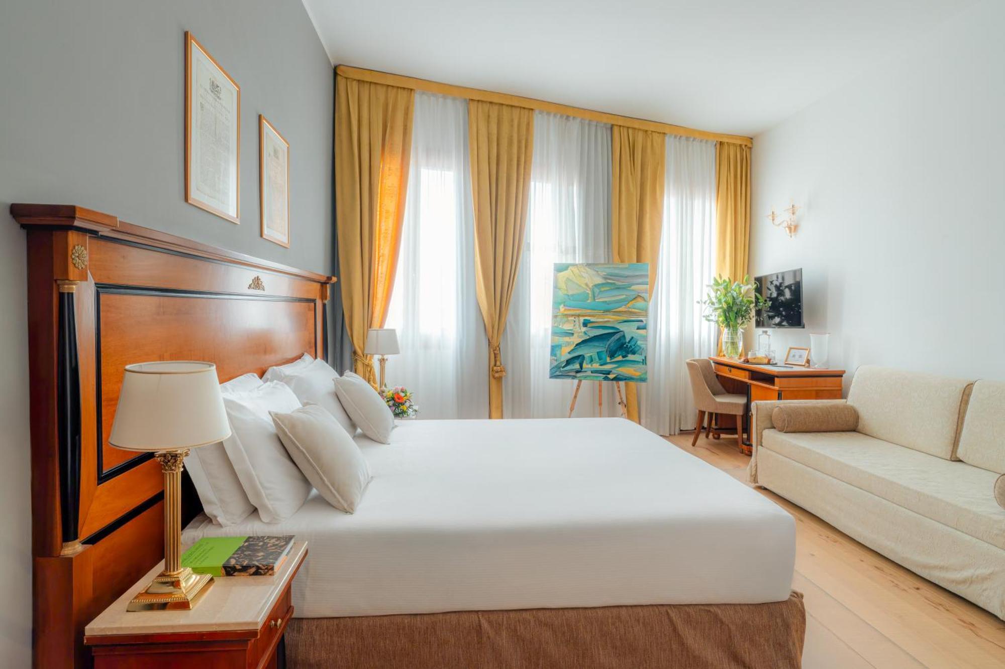 Deluxe Double Room Canal View