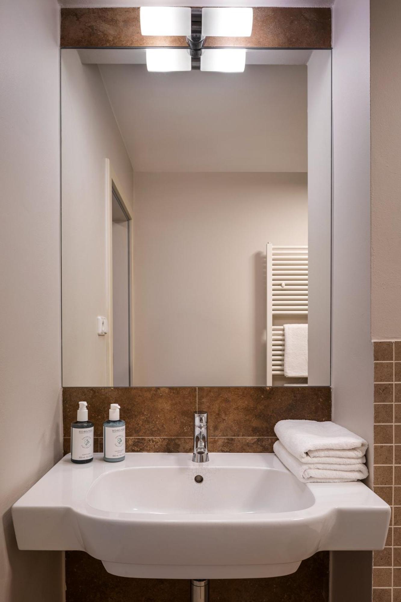Superior Double Room with Balcony,1662399520:JPEG