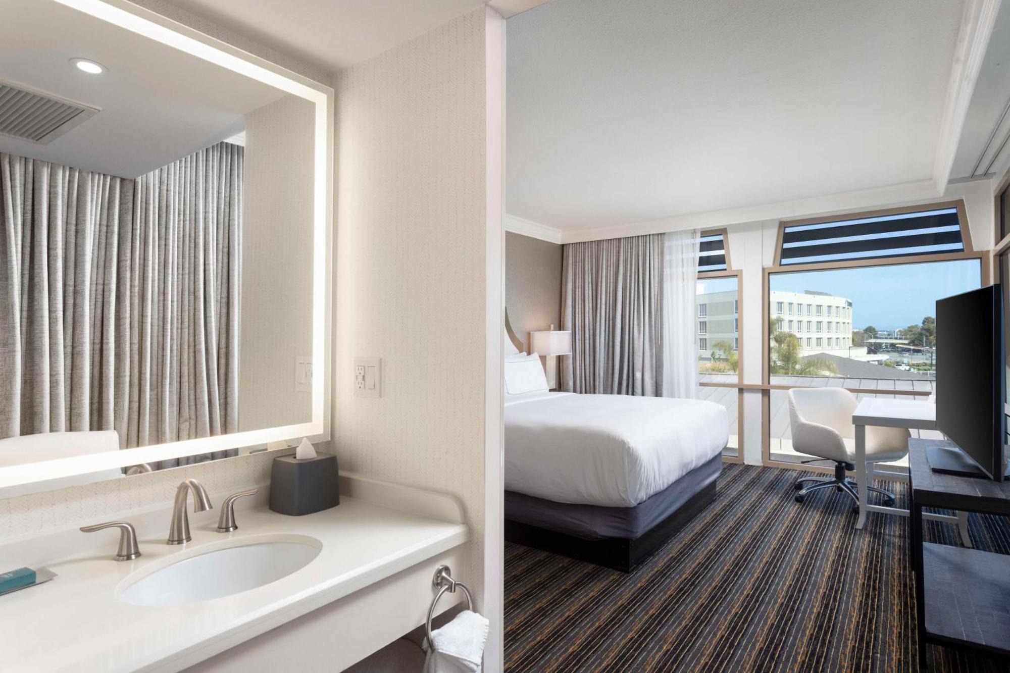 Two-Room King Suite,1662406443:JPEG
