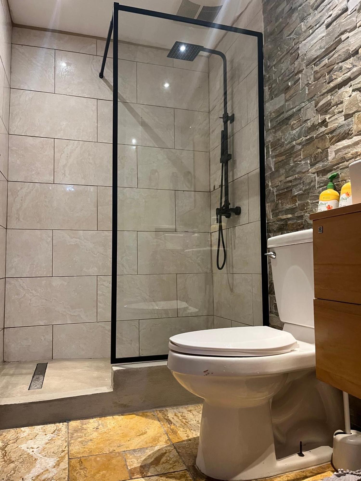 Comfort Triple Room Shower,1662410768:JPEG