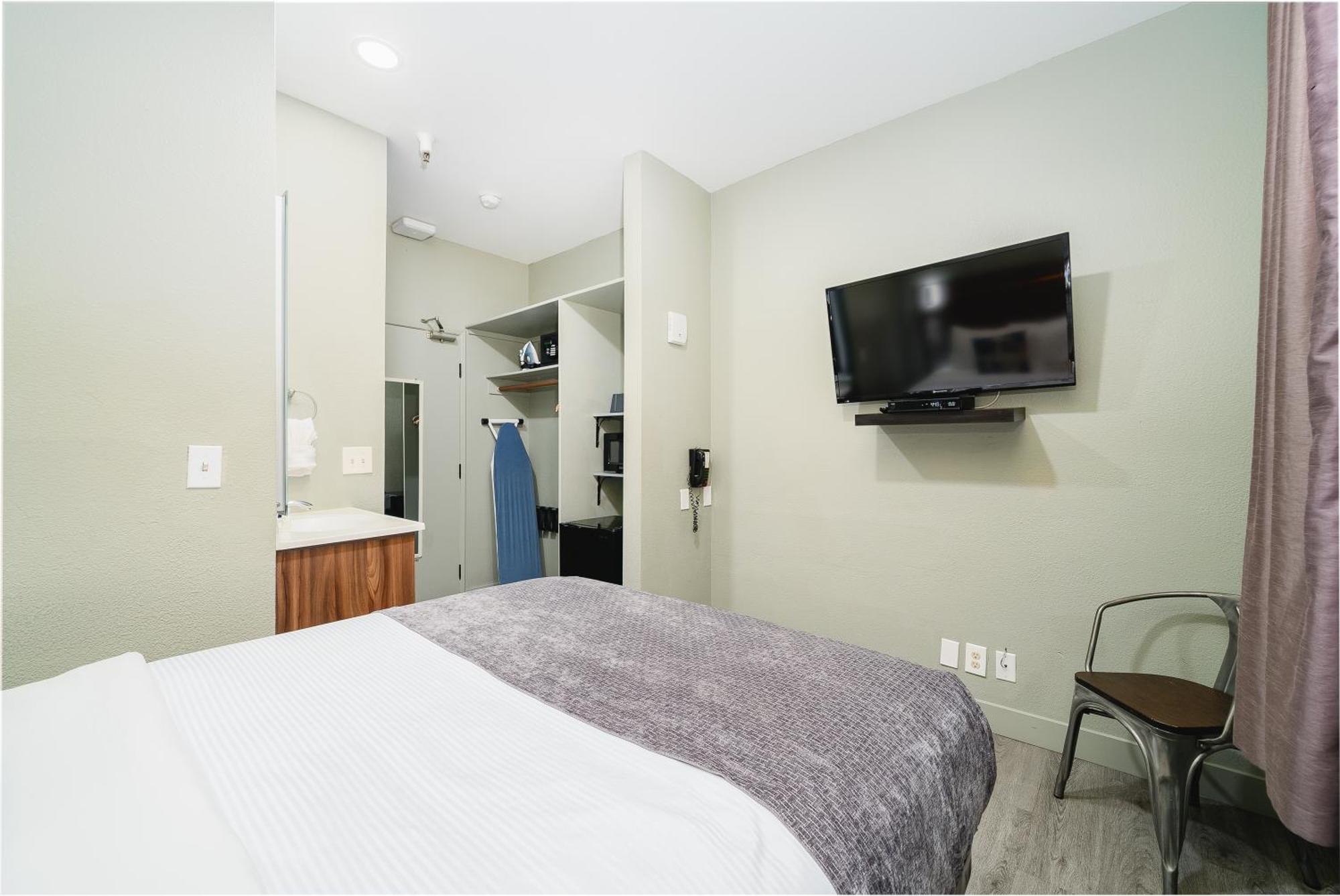 Pet friendly room 1 full bed,1662411904:JPEG