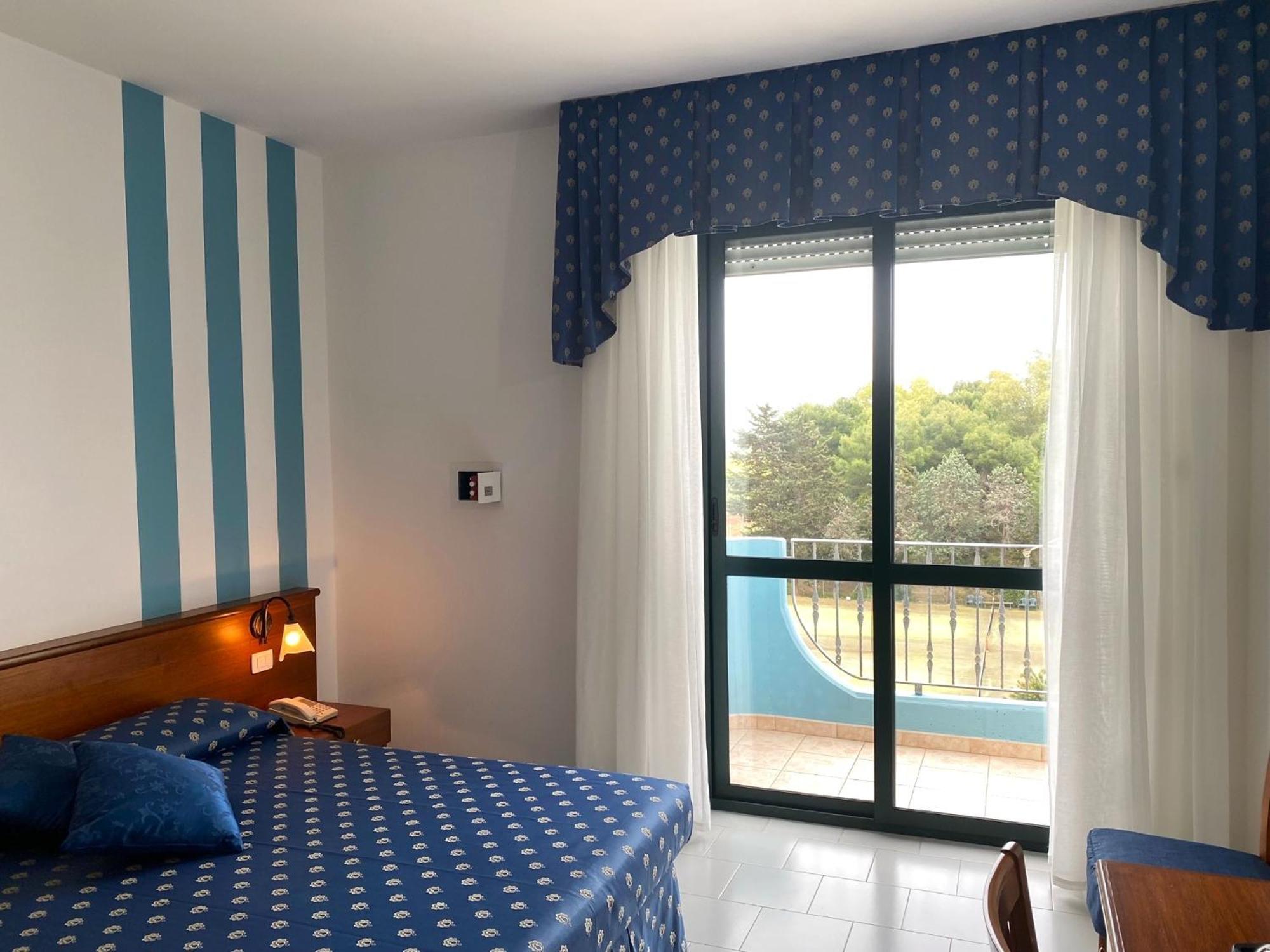 Deluxe Room,1662416745:JPEG