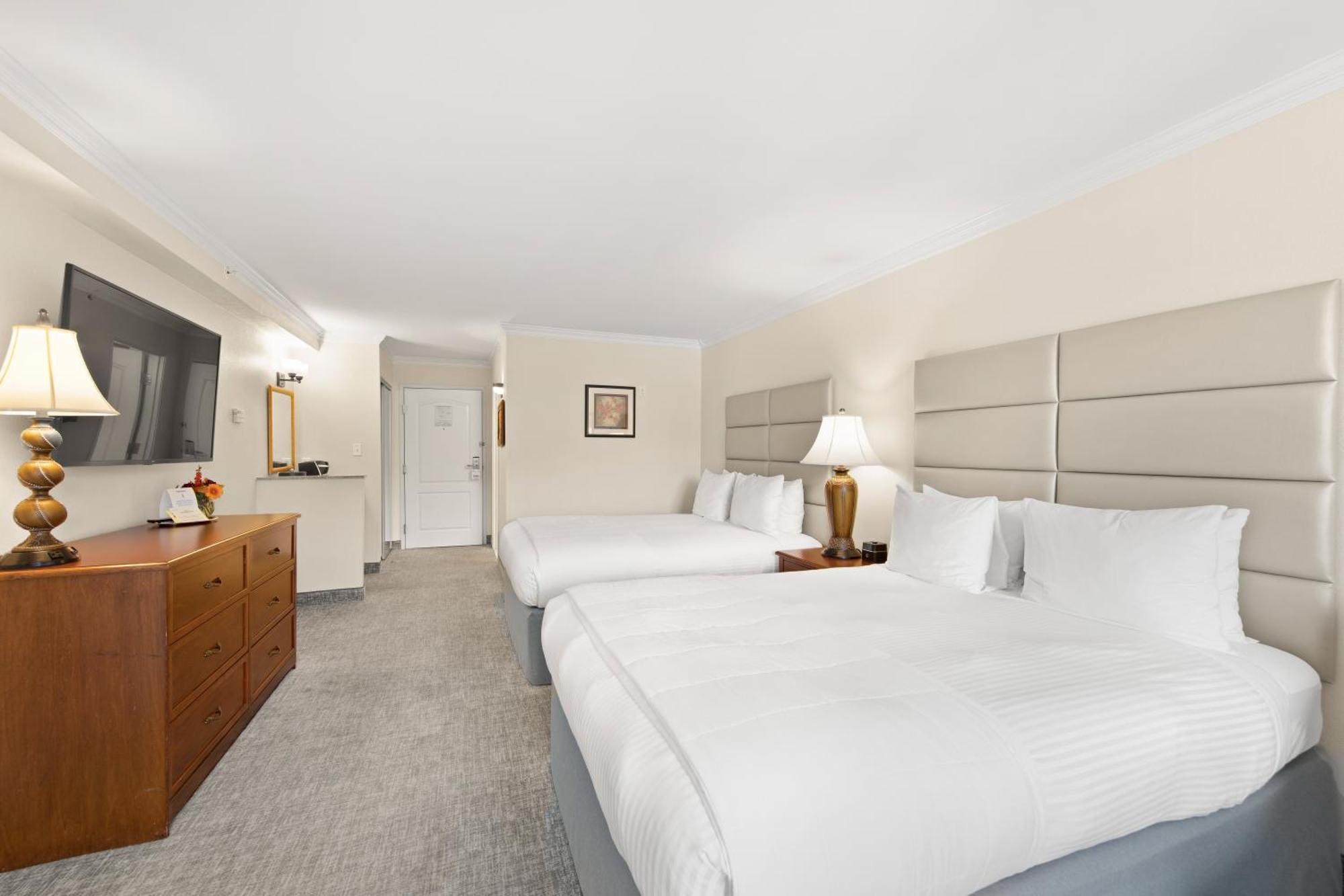 Deluxe Queen Room