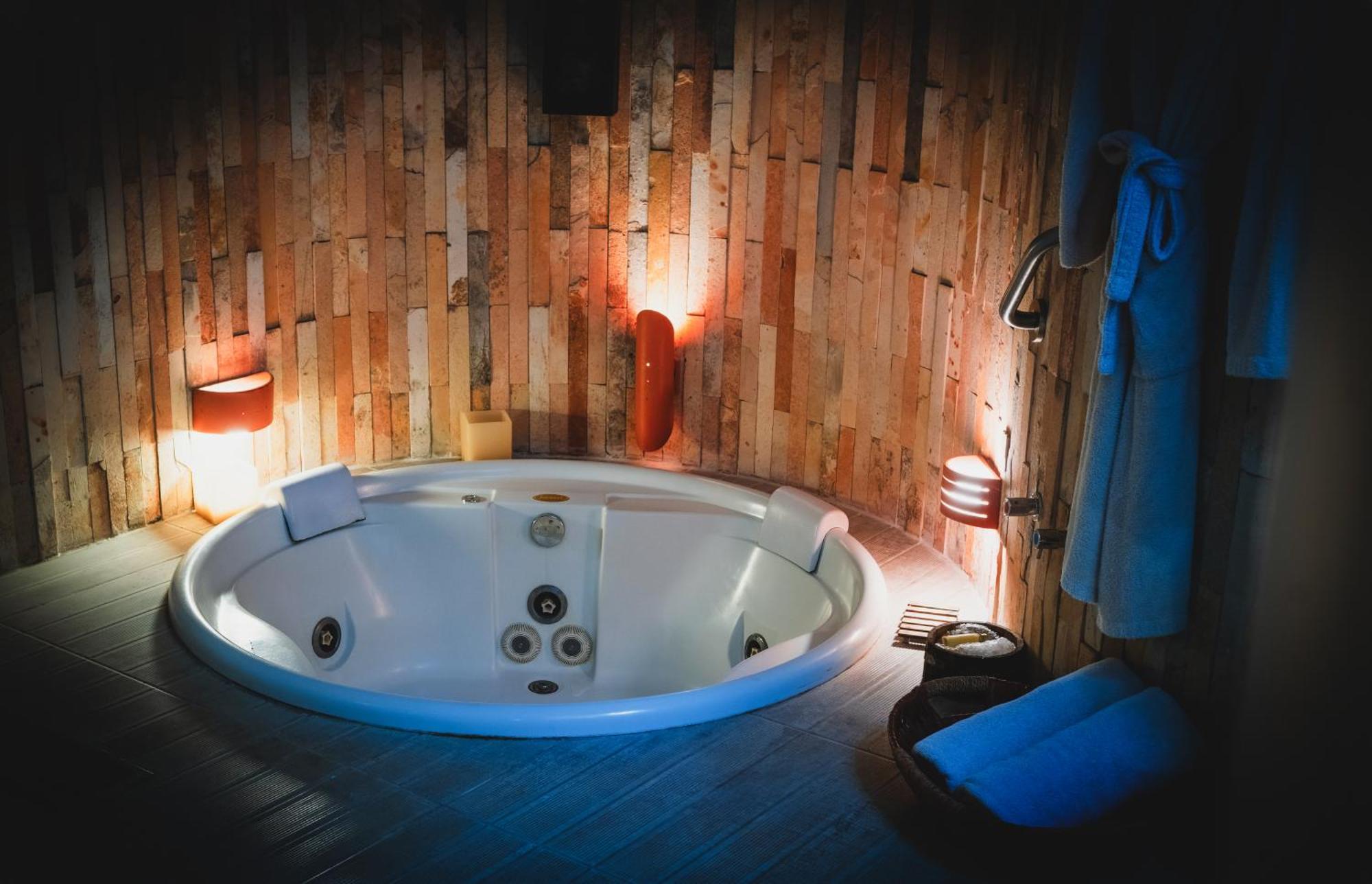 Suíte Deluxe com Banheira de Hidromassagem