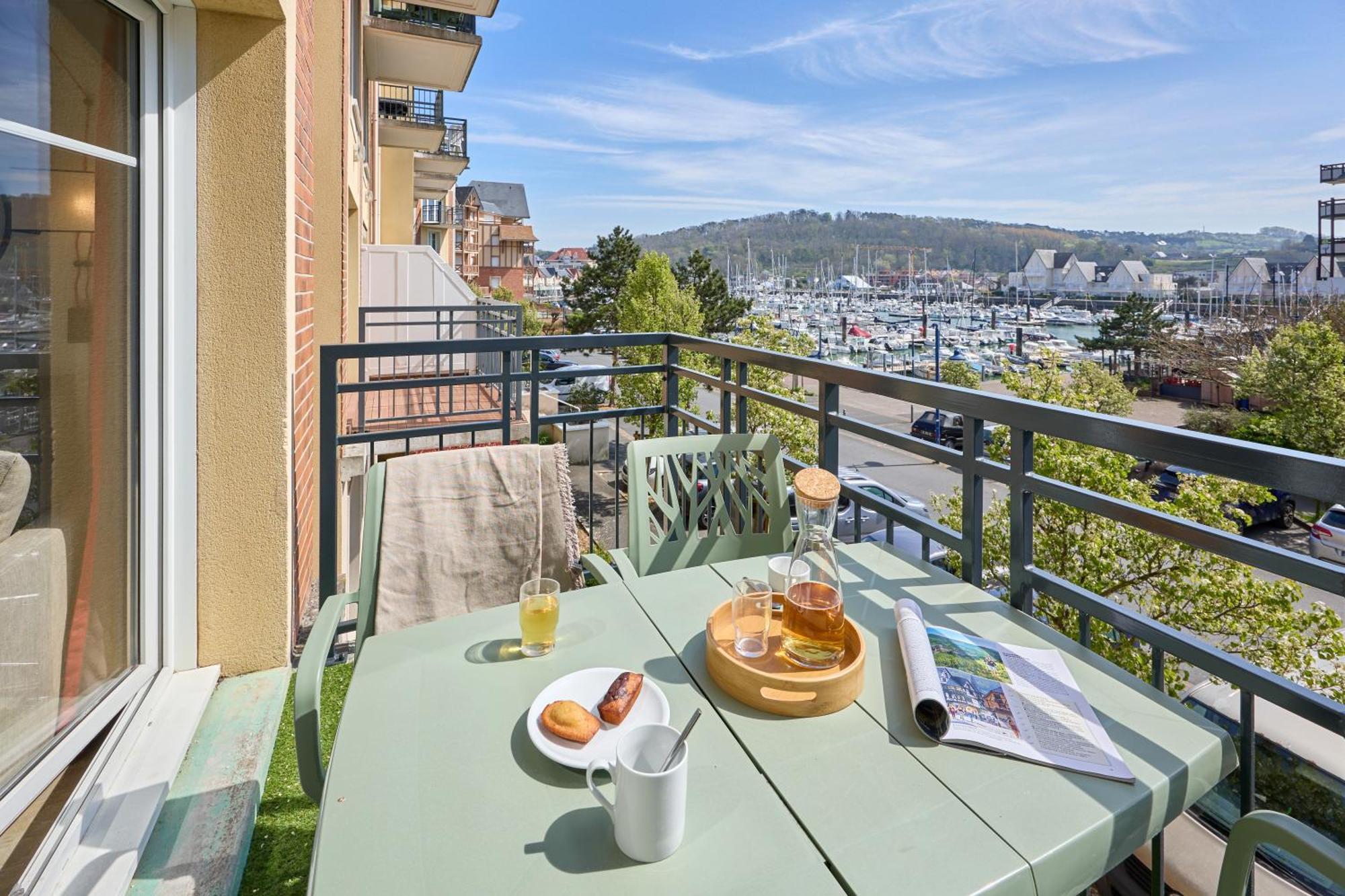 Superior One-Bedroom Duplex Apartment Balcony,1698861023:JPEG