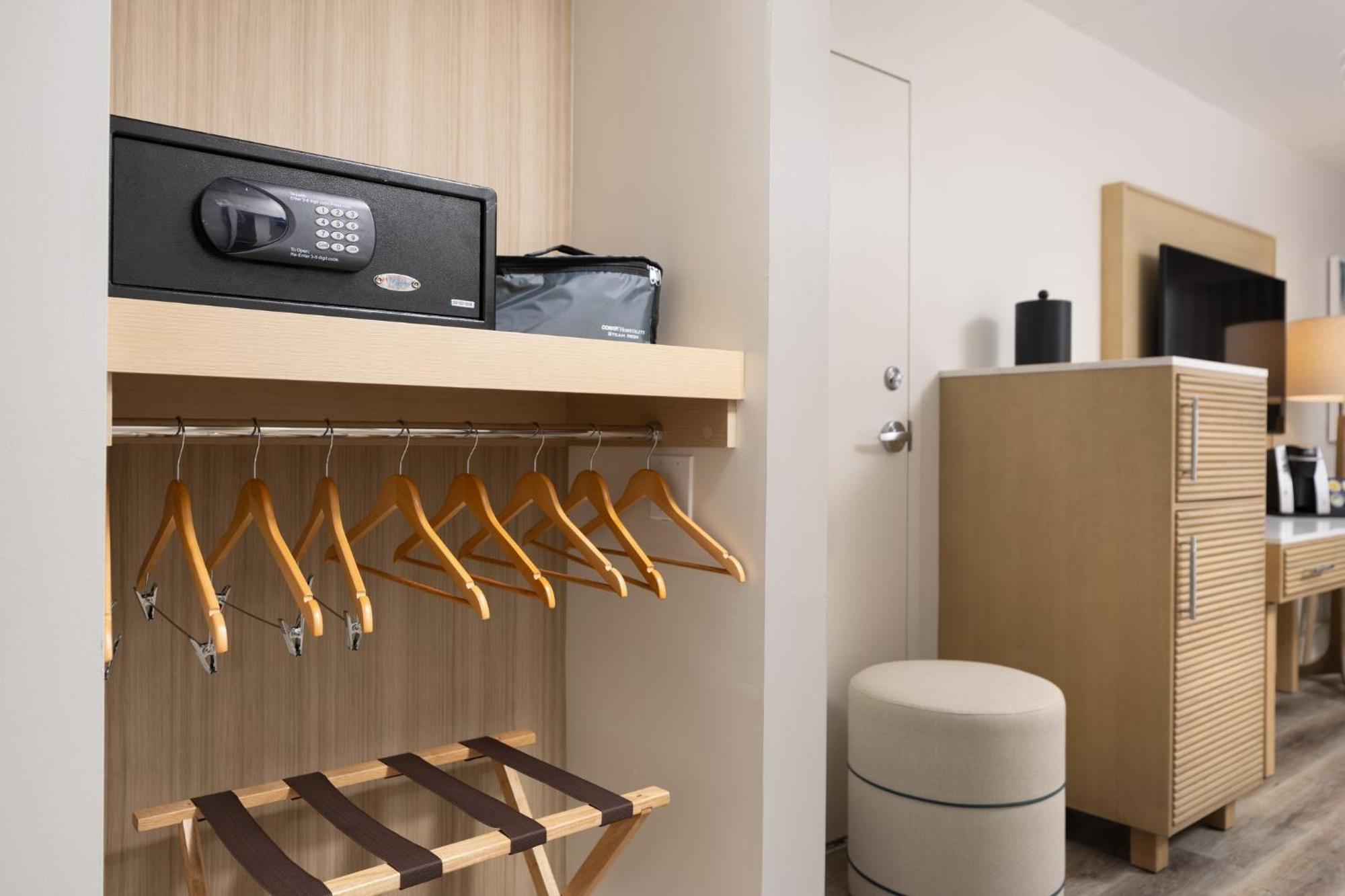 Standard Queen Room Two Queen Beds Tub Mobility or Communications Accessible