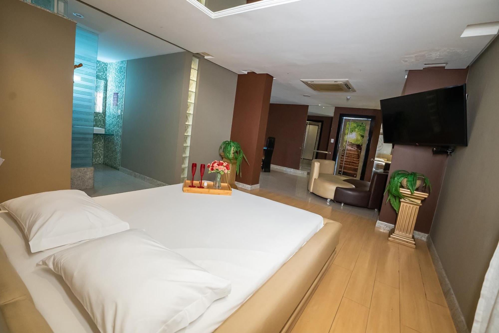 Suite Private Pool,1663096458:JPEG