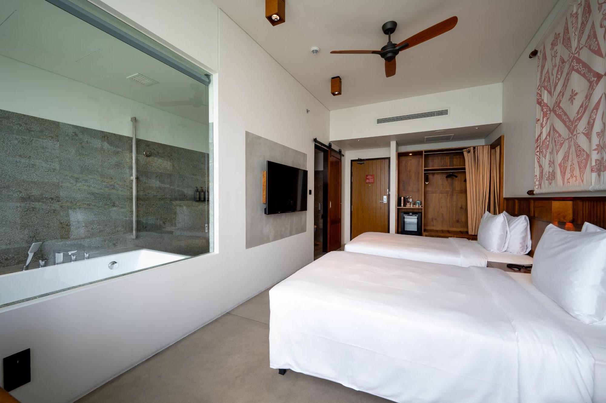 Deluxe Twin City View Room