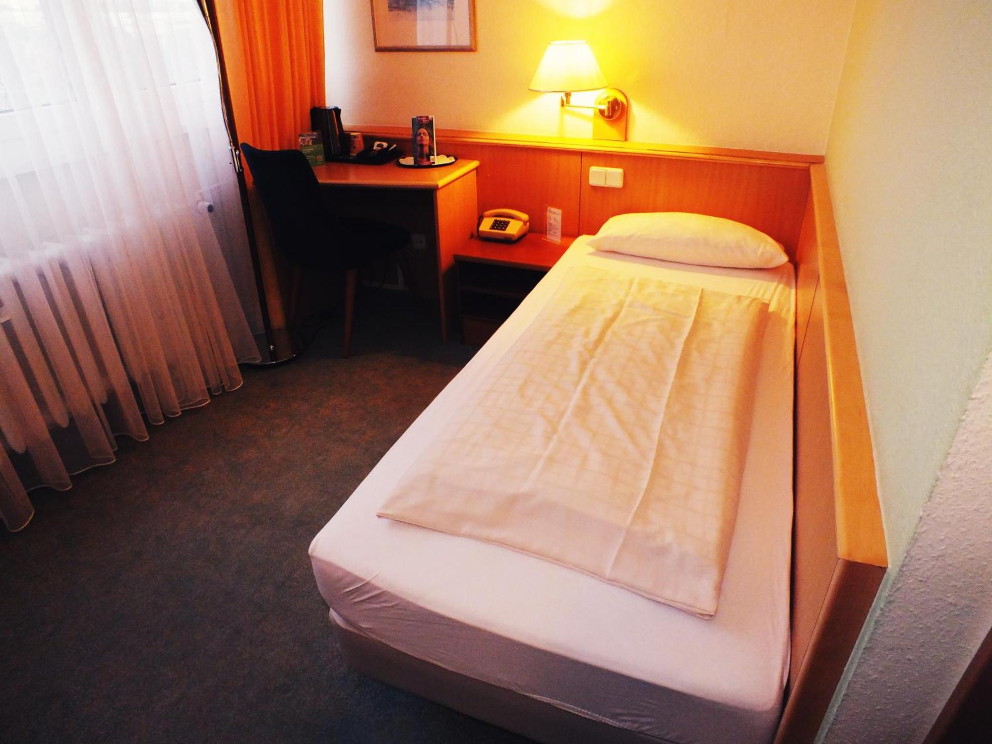 Standard Single Room,1663739566:JPEG