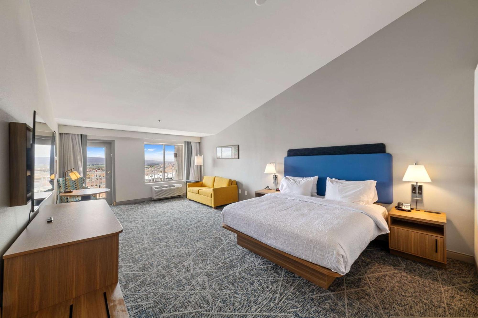 King Room,1663742366:JPEG