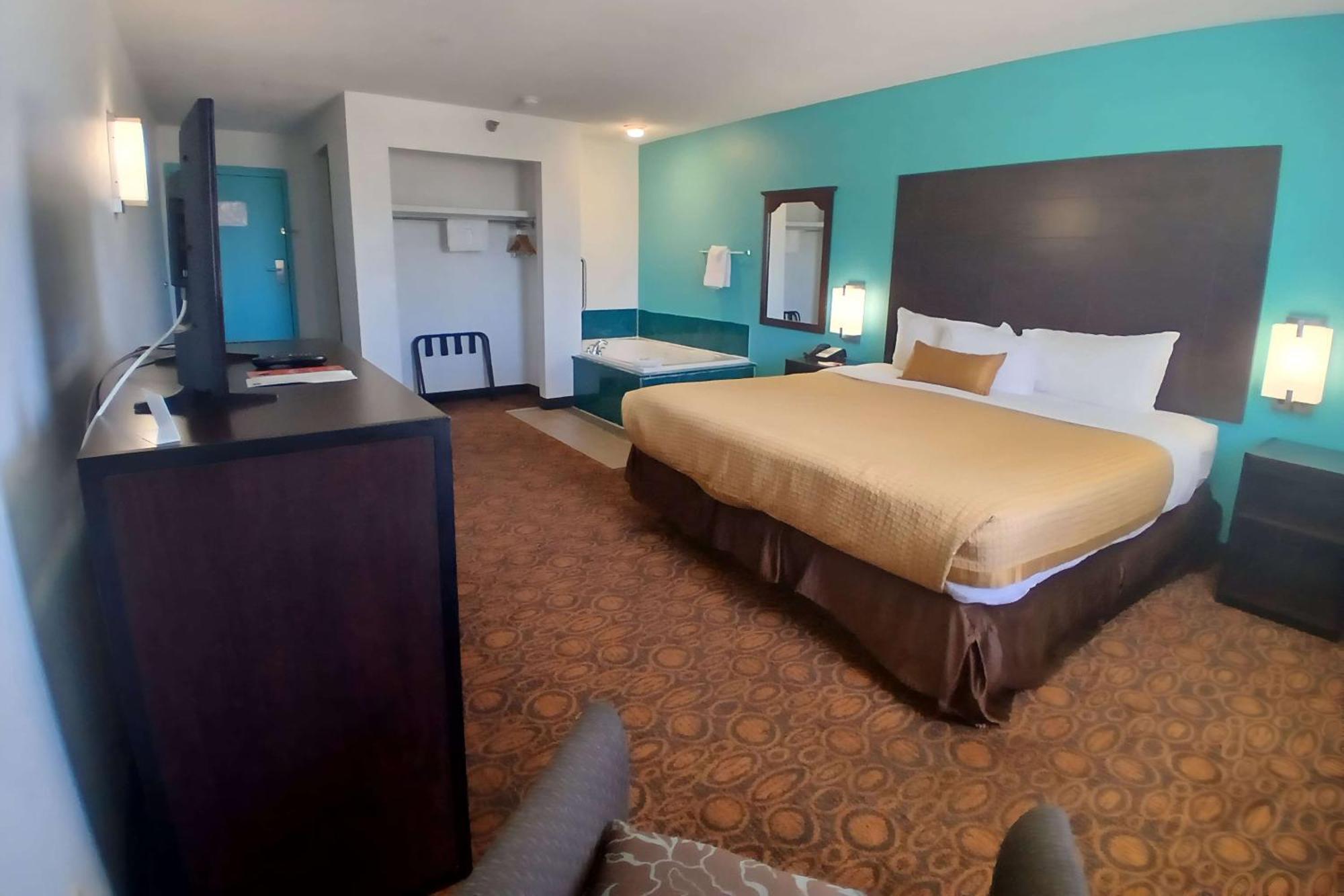 King Room Jetted Tub Exterior Corridor Non-Smoking,1663745221:JPEG