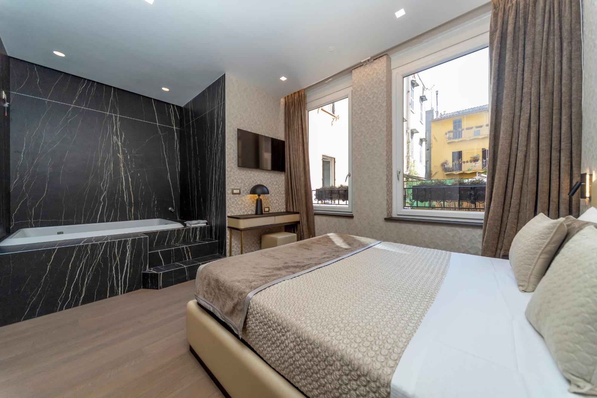King Suite Spa Bath