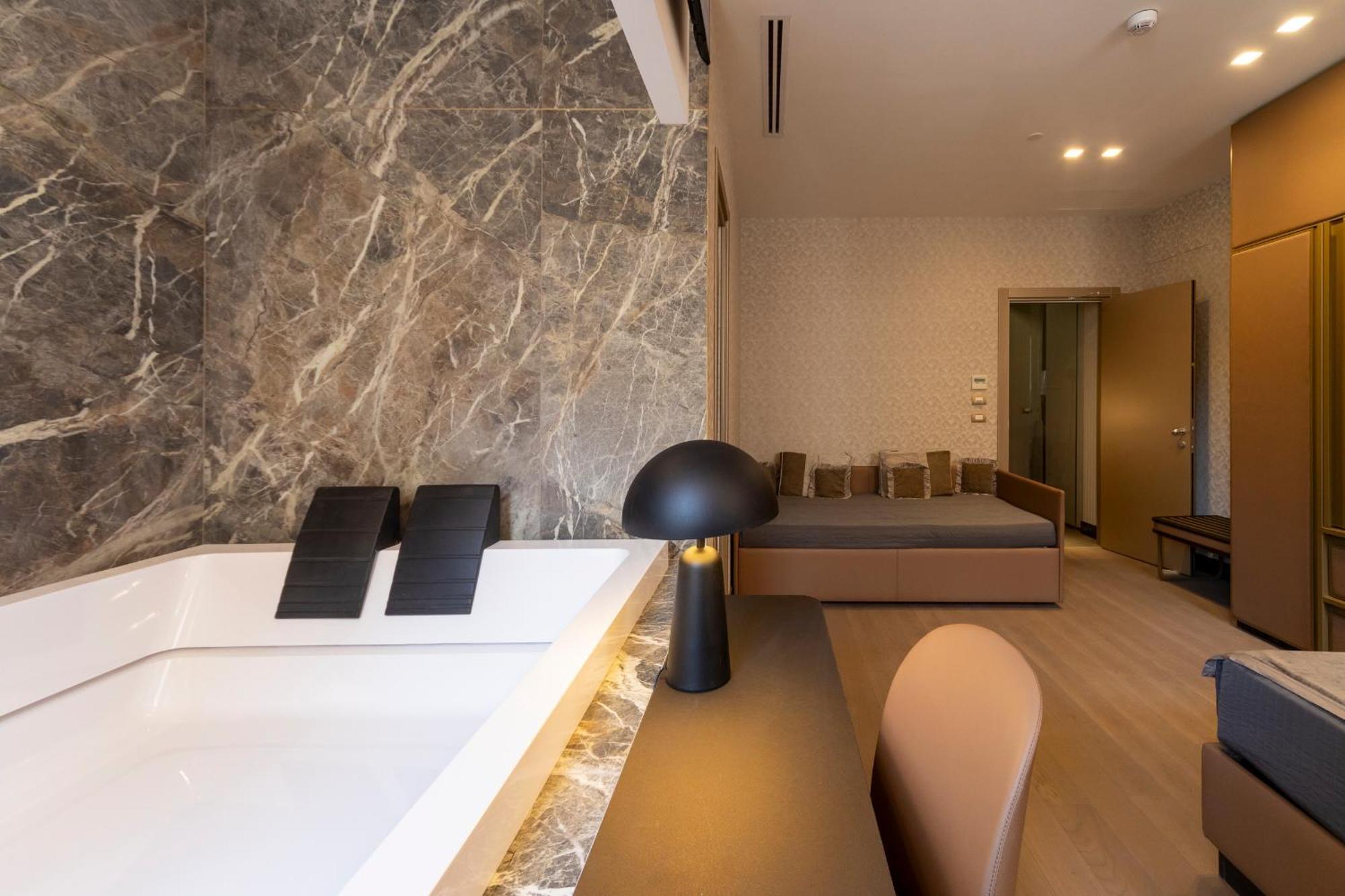 Exclusive Suite Spa Bath