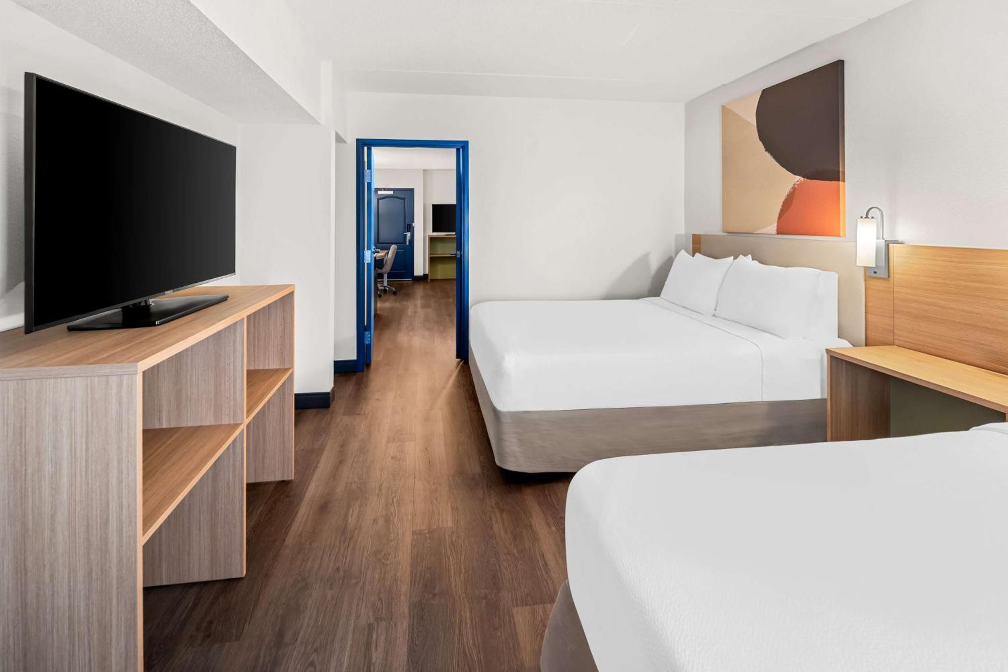 Queen Suite with Two Queen Beds