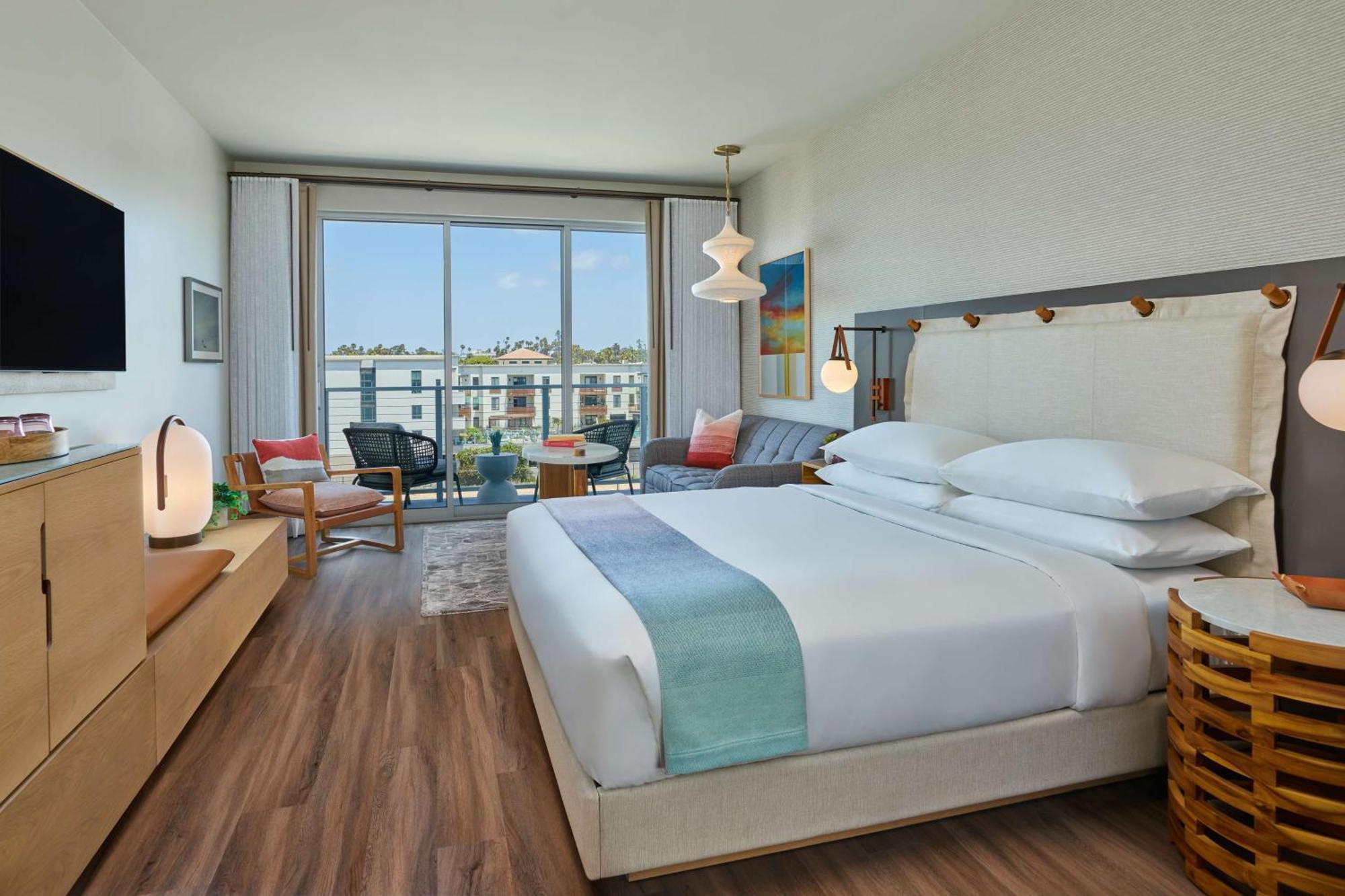 One King Bed City View