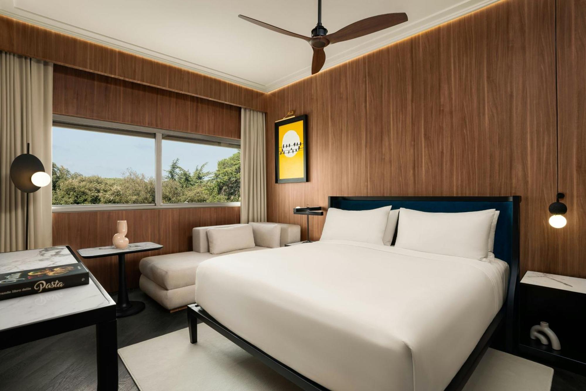 Deluxe EUR King Room