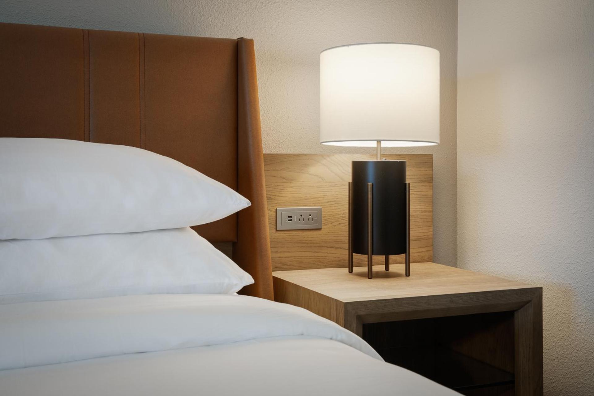 Club level Guest room 1 King Alternate bed sofa bed,1664656079:JPEG