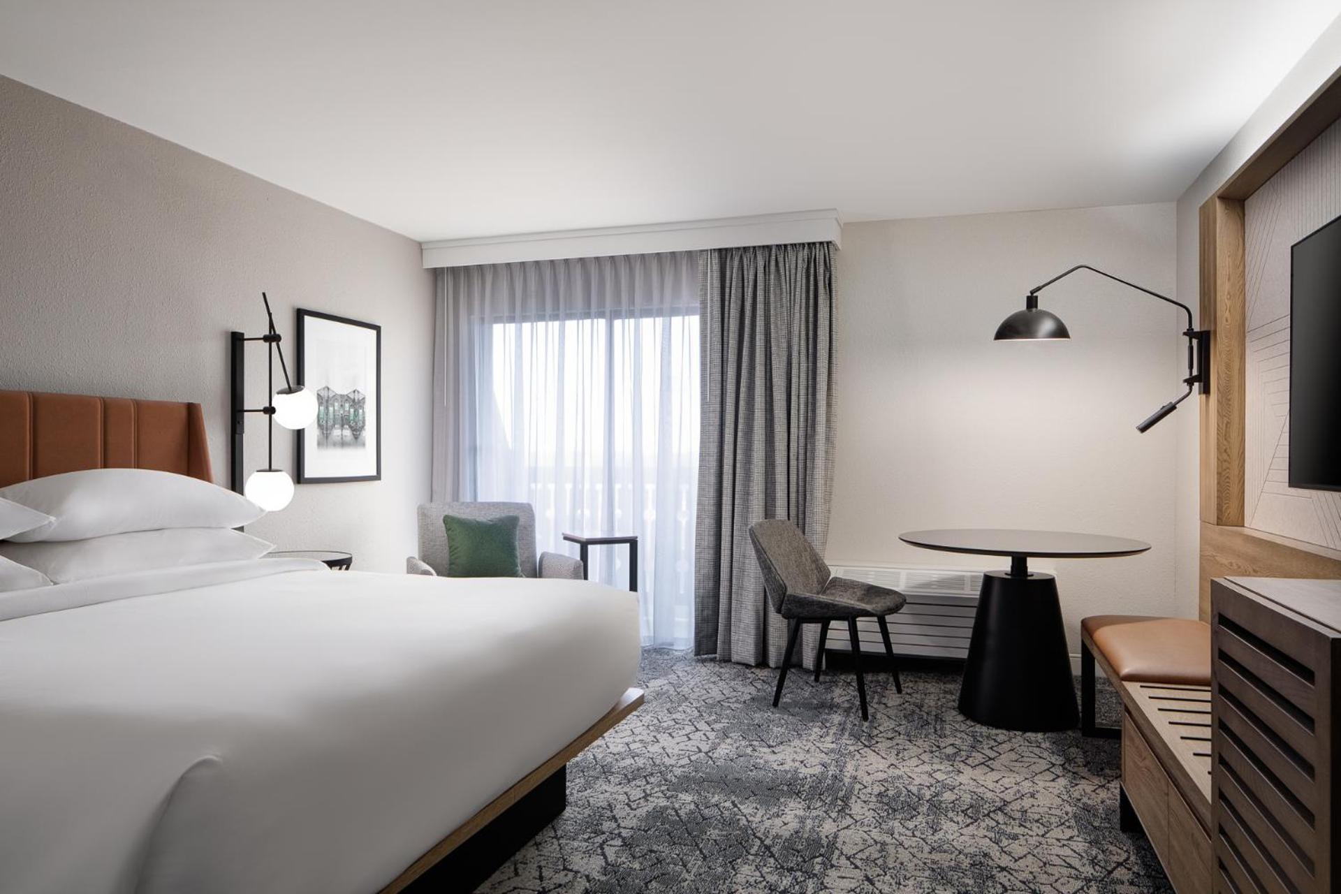 Concierge level Guest room 1 King,1664656023:JPEG