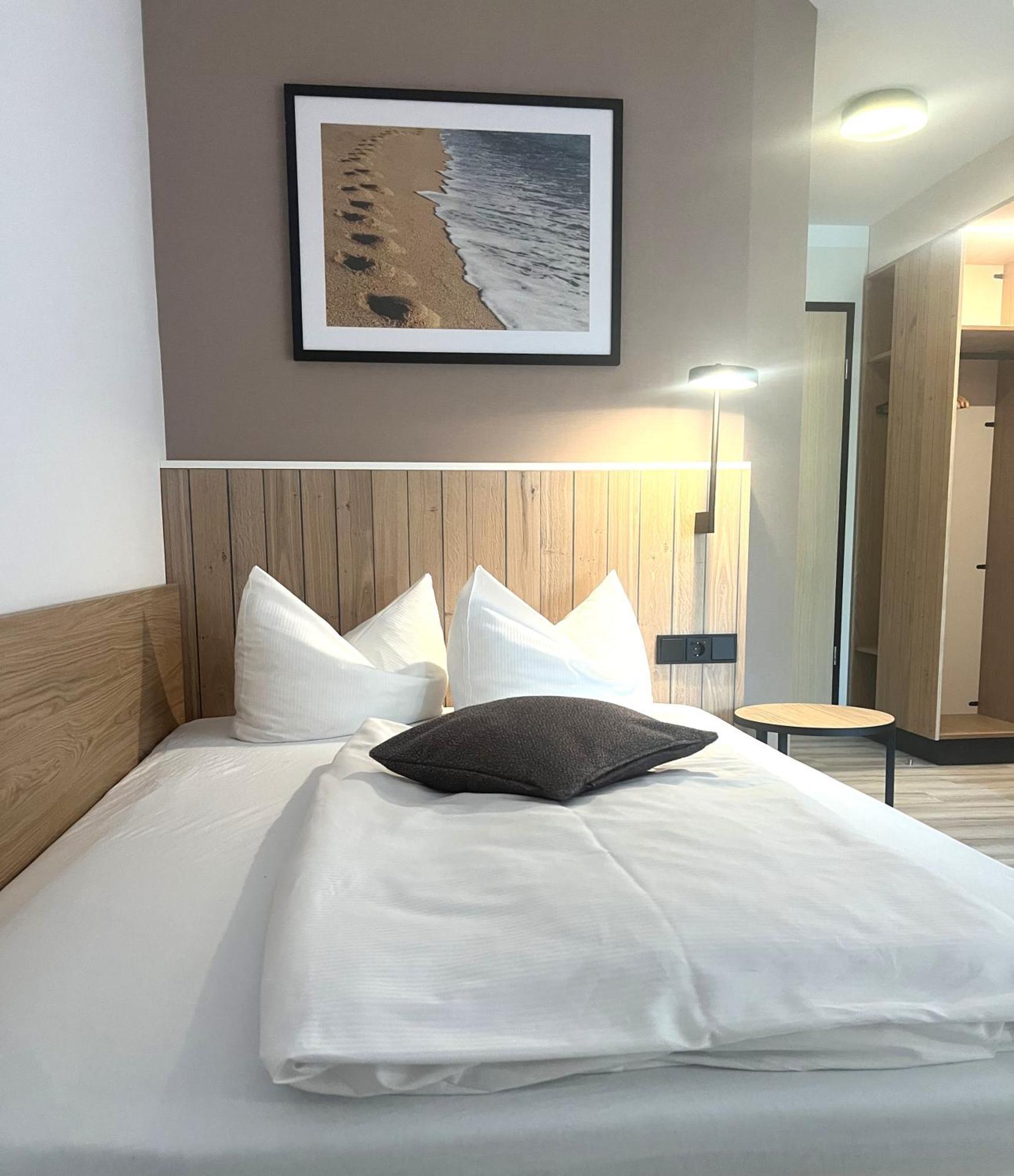 Singleroom Queen Size Bed