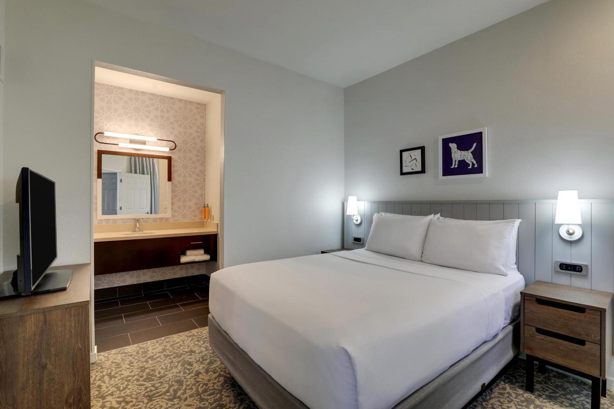 Two-Bedroom Suite Two Queen Beds,1664656835:JPEG