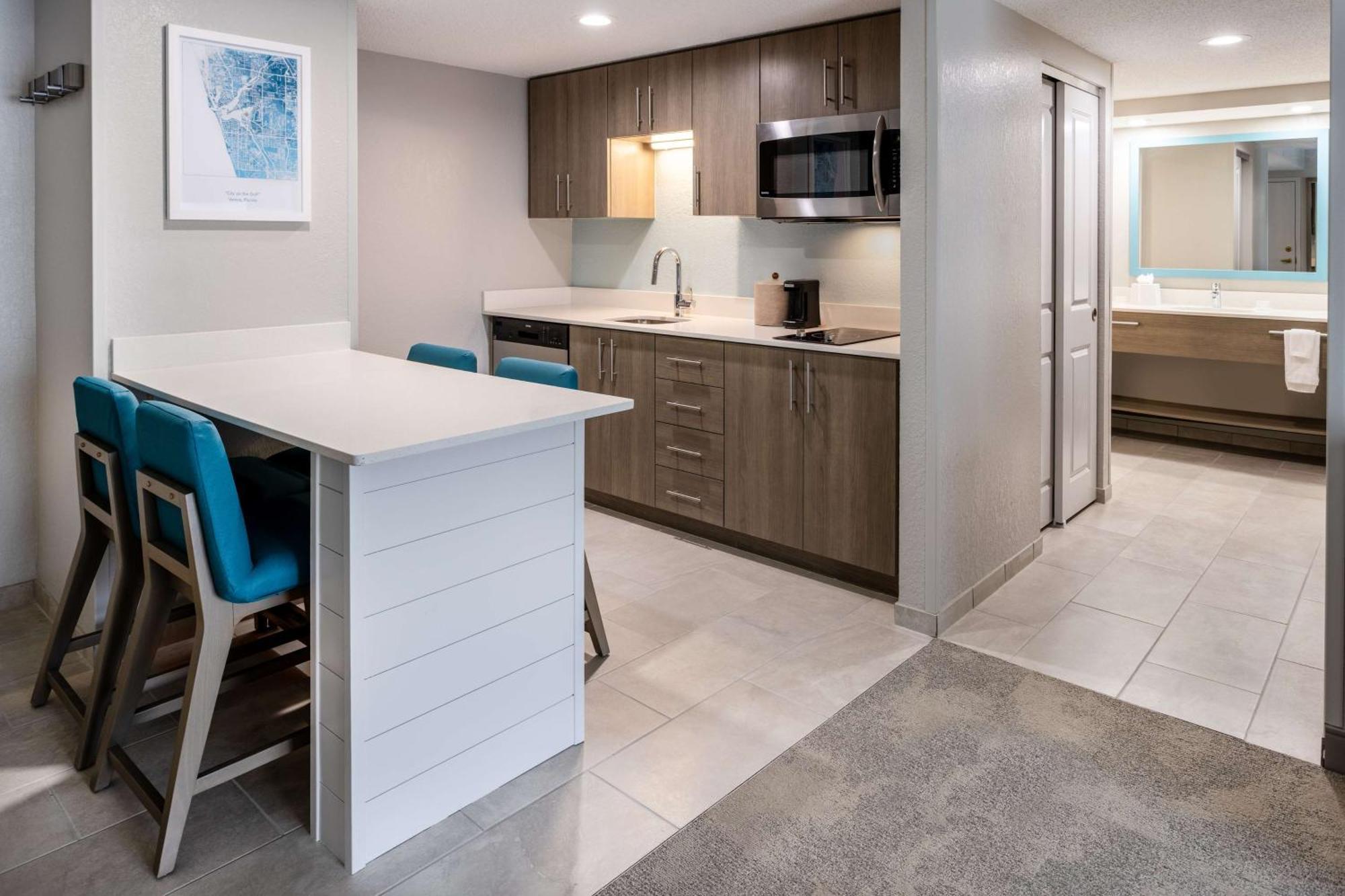 One-Bedroom King Suite Kitchen Non-Smoking