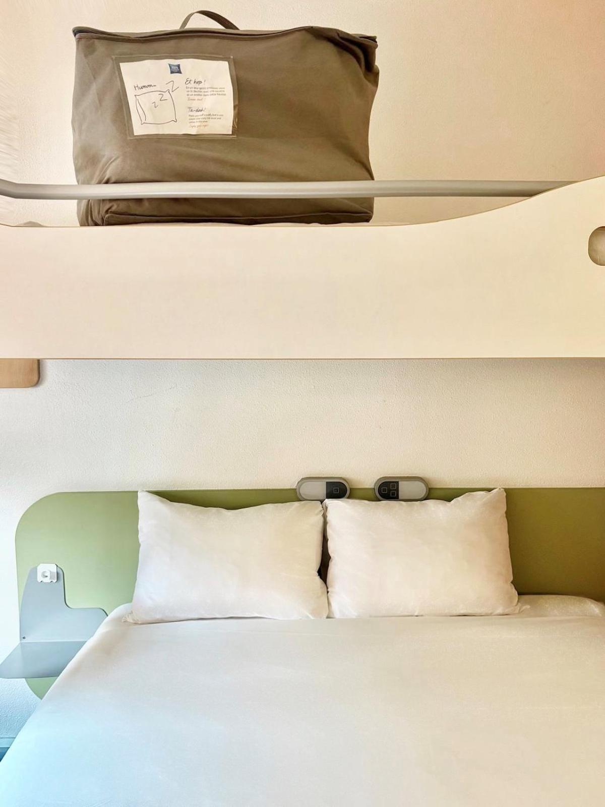 Triple Room One Double Bed One Bunk Bed,1664659675:JPEG