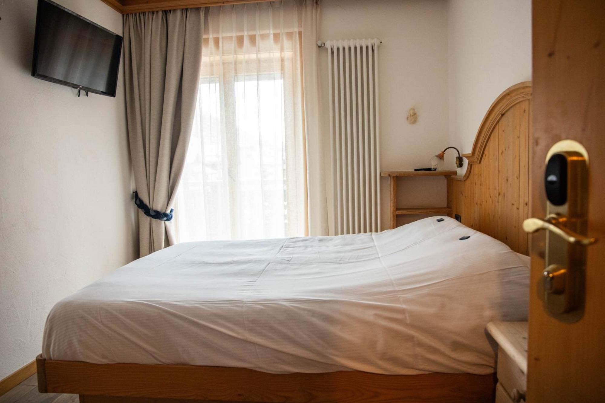 Single Room with Balcony,1664660939:JPEG