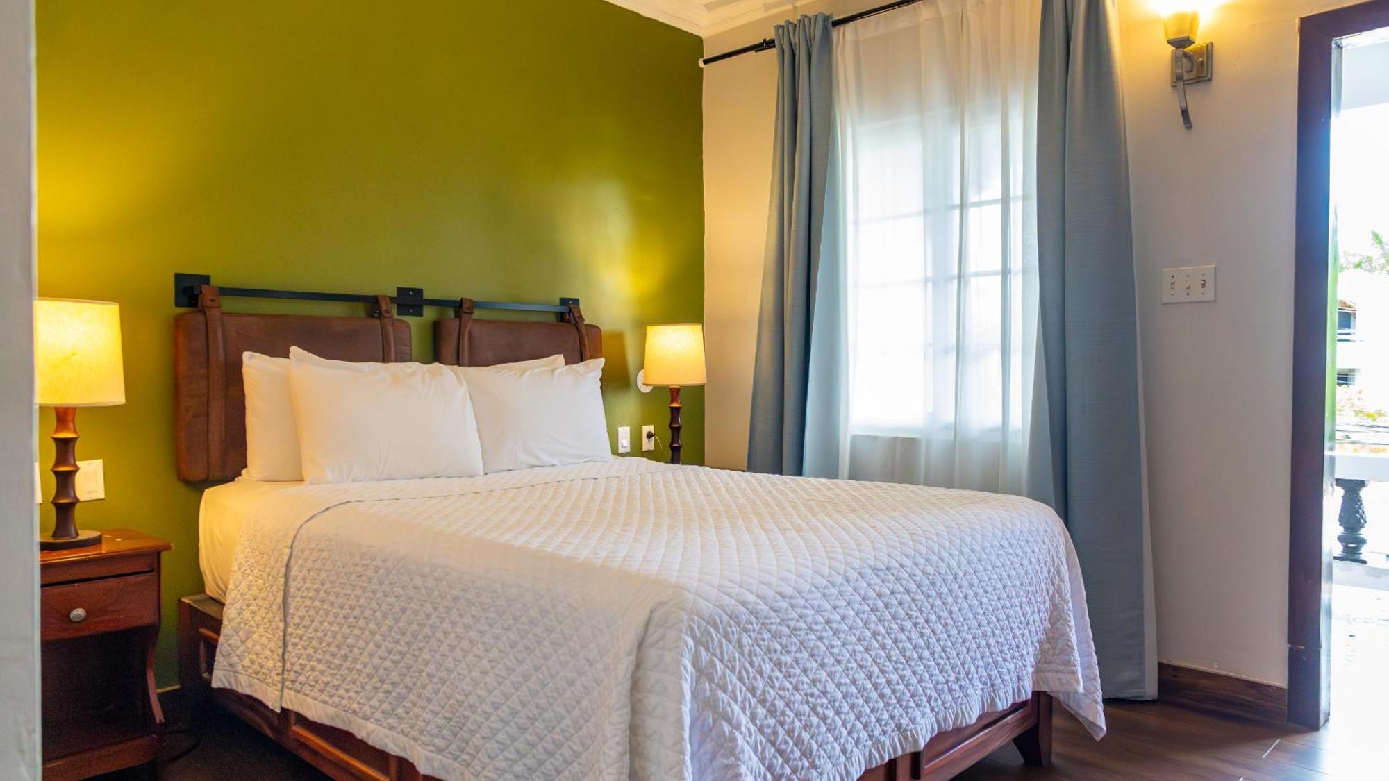 Standard Room One Queen Bed