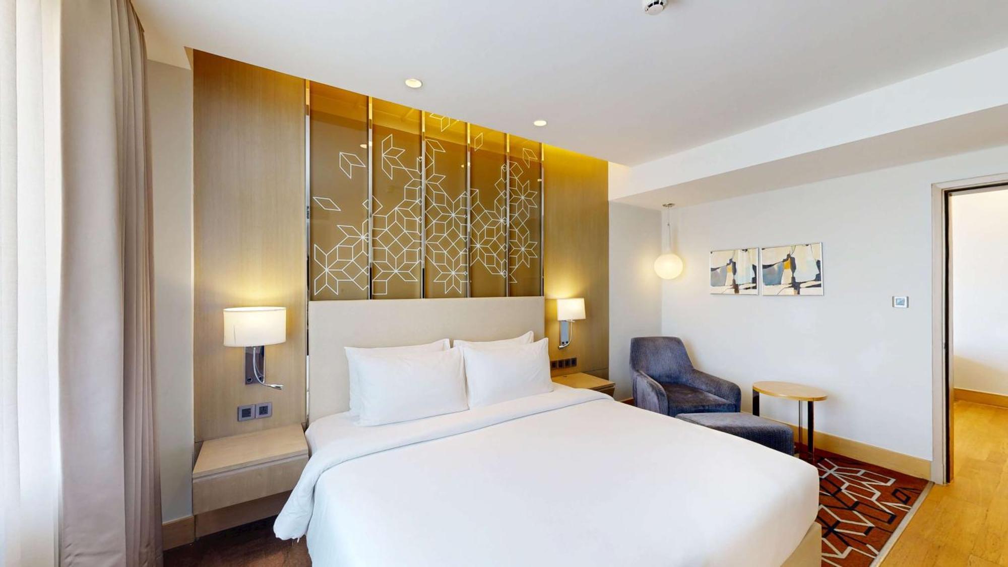 Executive Suite 2 Way Airport Transfers | Dis on F&B Spa | Comp 2 Soft drinks at BAR| Early Check by 11 AM & Late check-out by 3 PM Subject to avl | 4 Pieces Laundry| One comp 30-minute pickleball session per Subject to avl