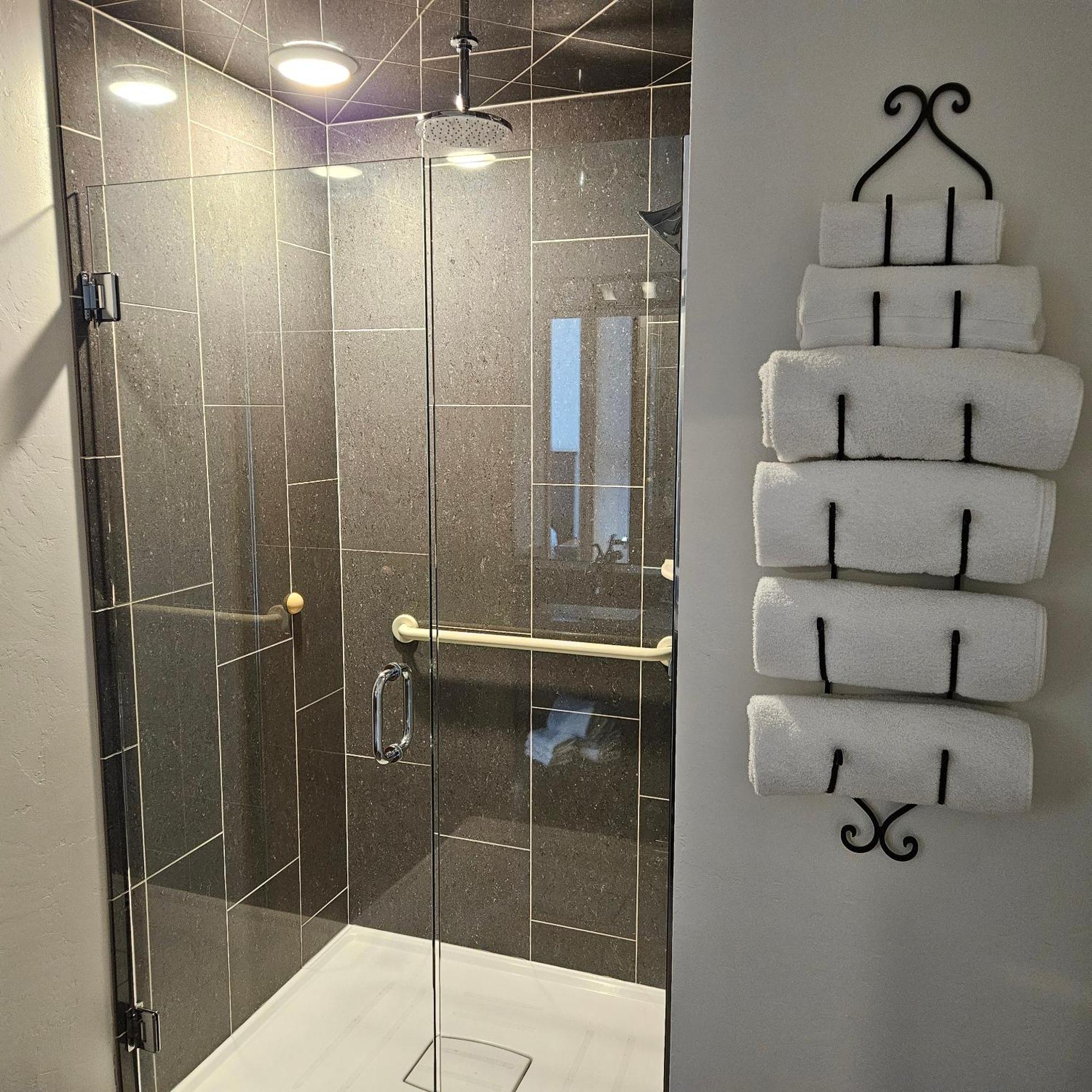 One-Bedroom King Suite