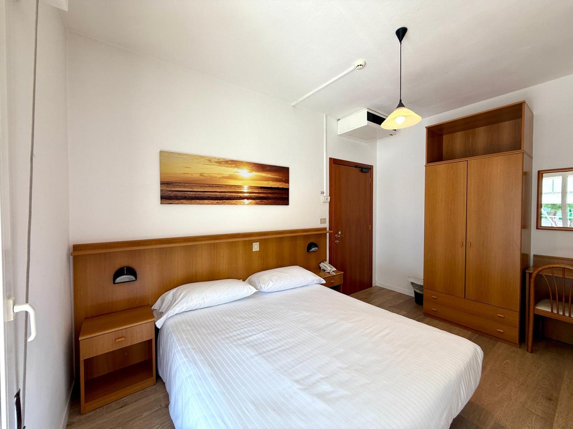 Double or Twin Room,1664667004:JPEG