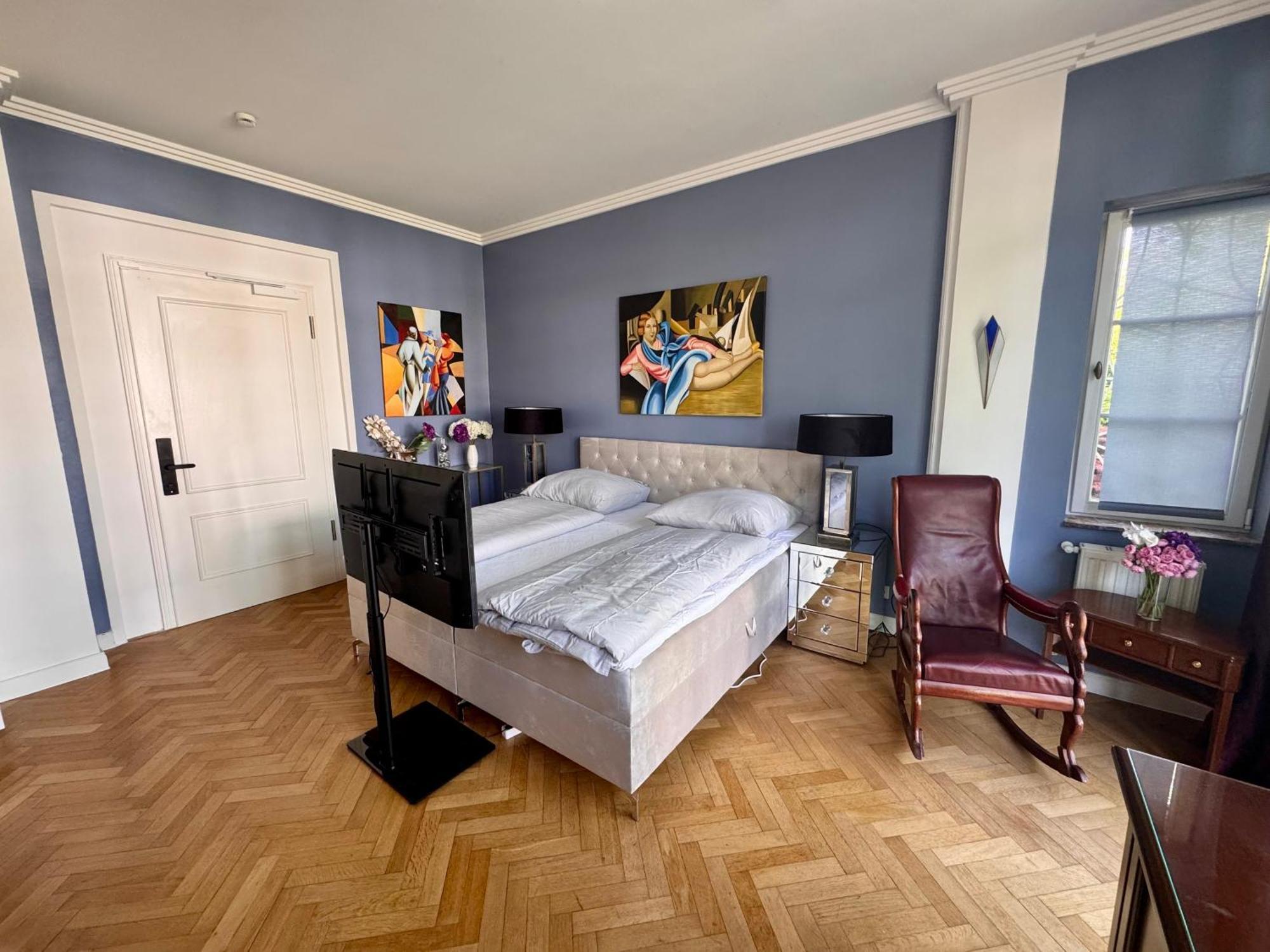 Deluxe King Room