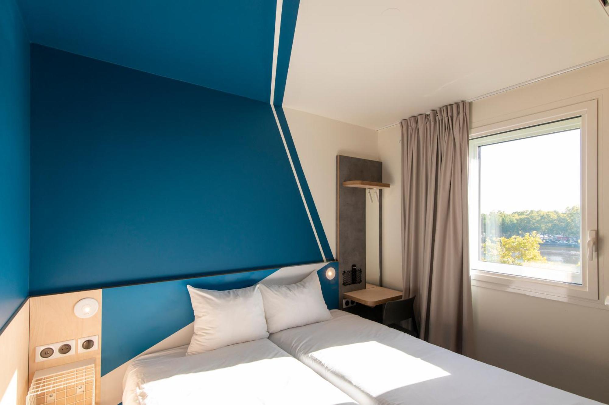 Twin Room,1664674267:JPEG