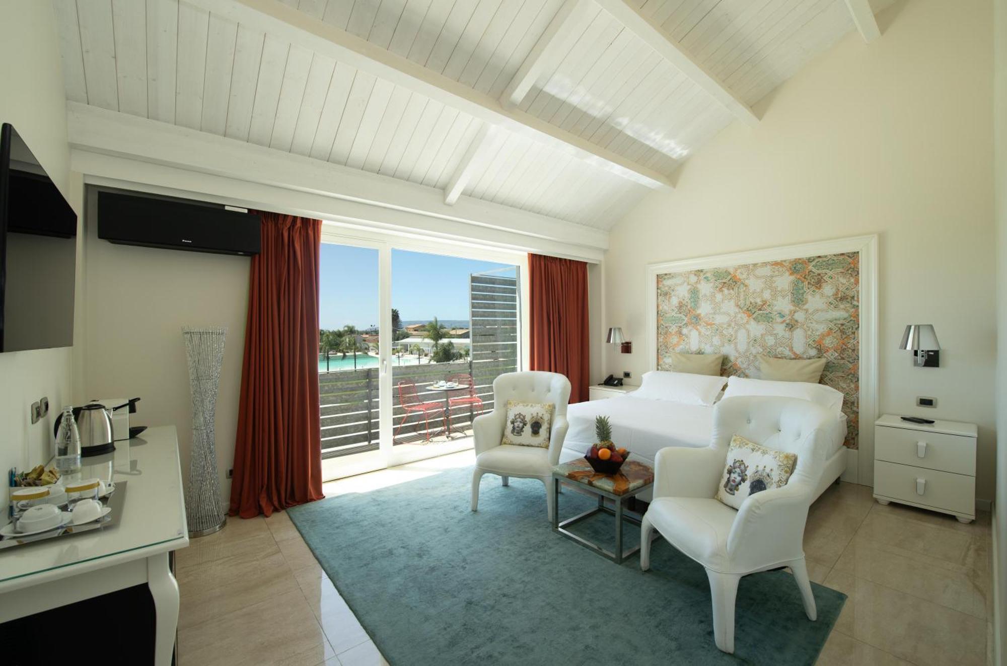 King Suite Pool View,1664677962:JPEG