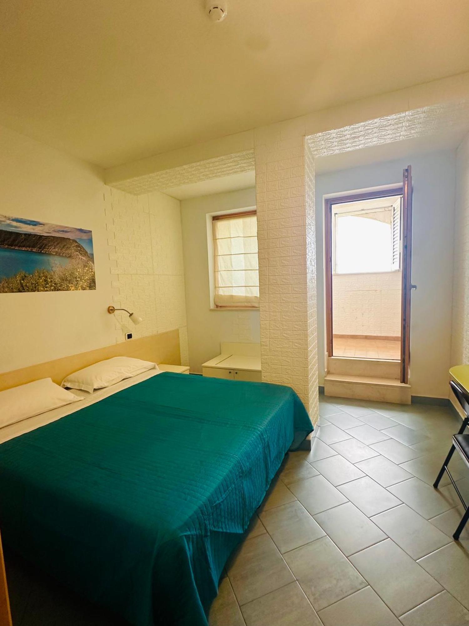 Double or Twin Room Sea View