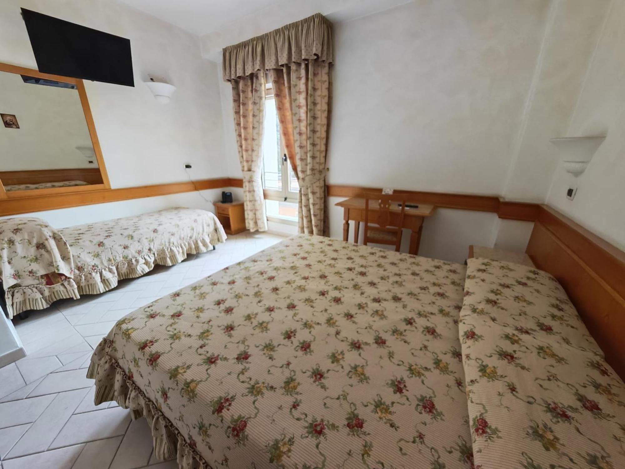 Triple Room,1665101537:JPEG
