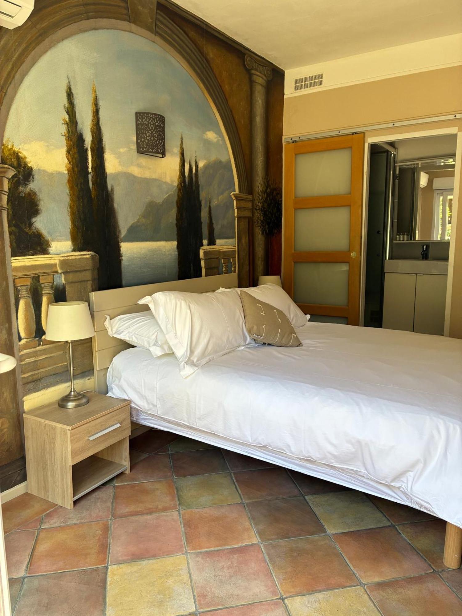 Double Room,1665399089:JPEG
