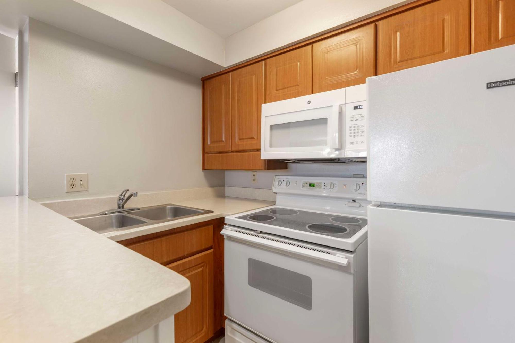 Deluxe King Room Kitchen