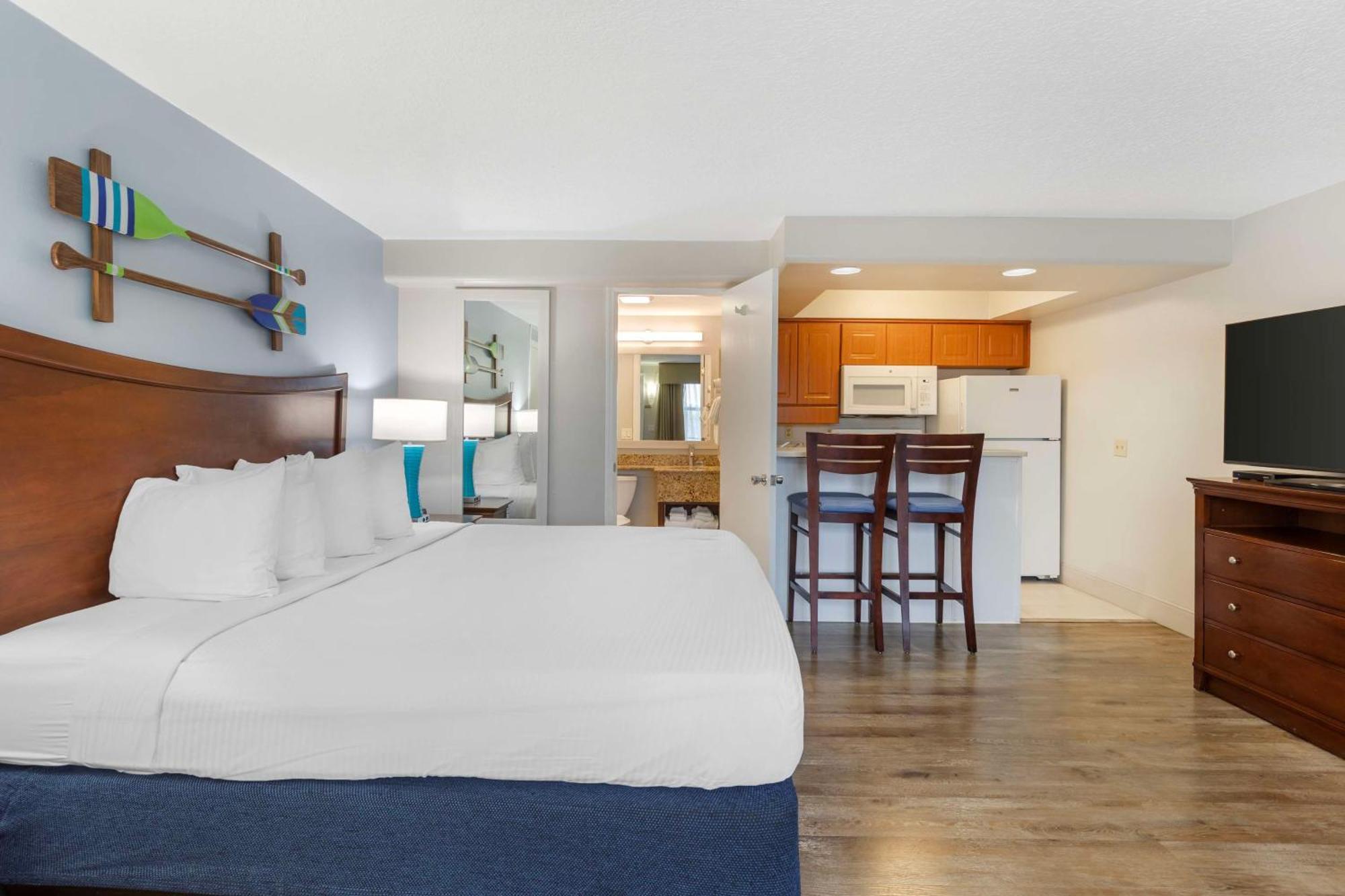 Deluxe King Room Kitchen