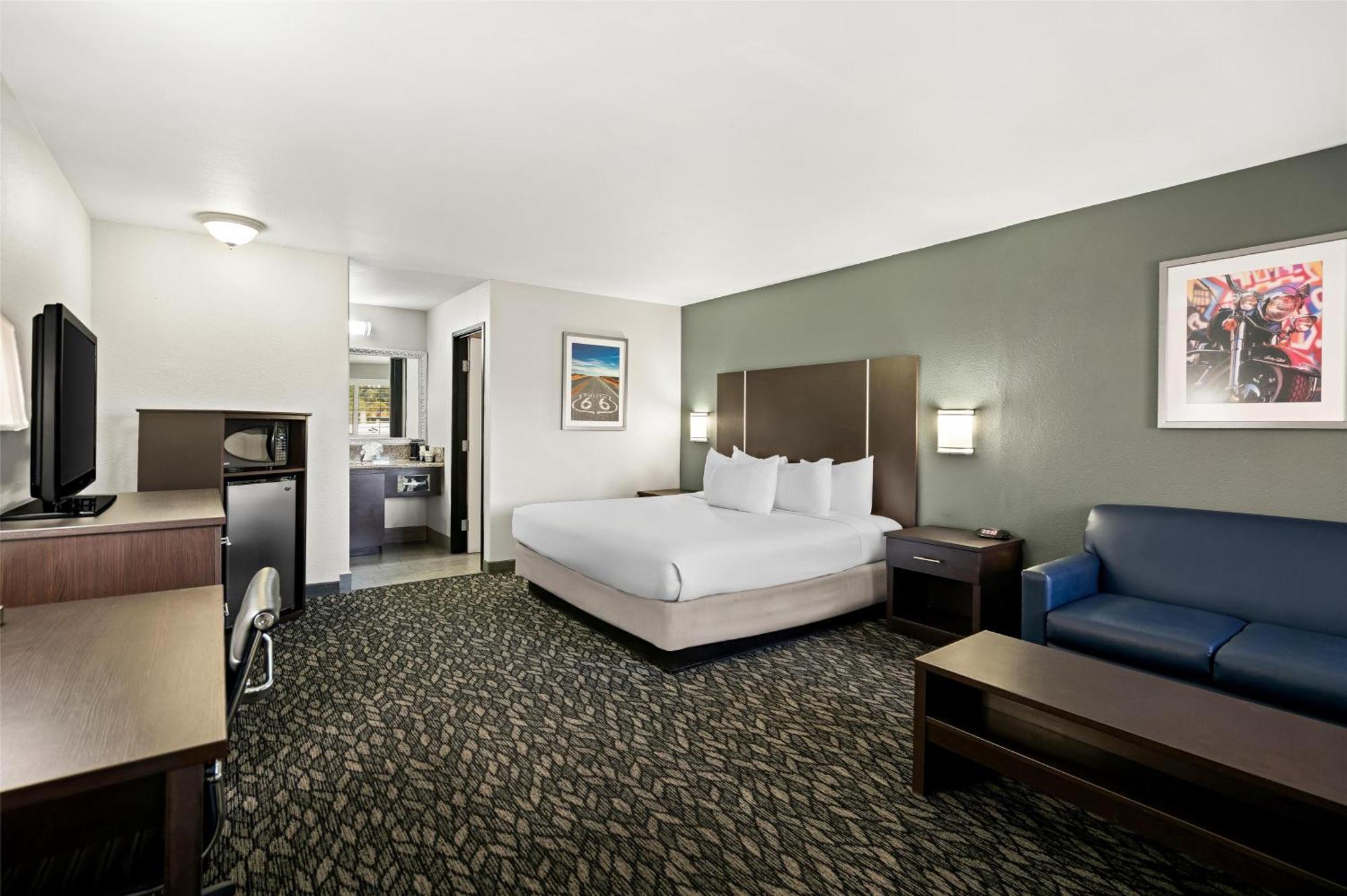 Deluxe King Room - Non-Smoking