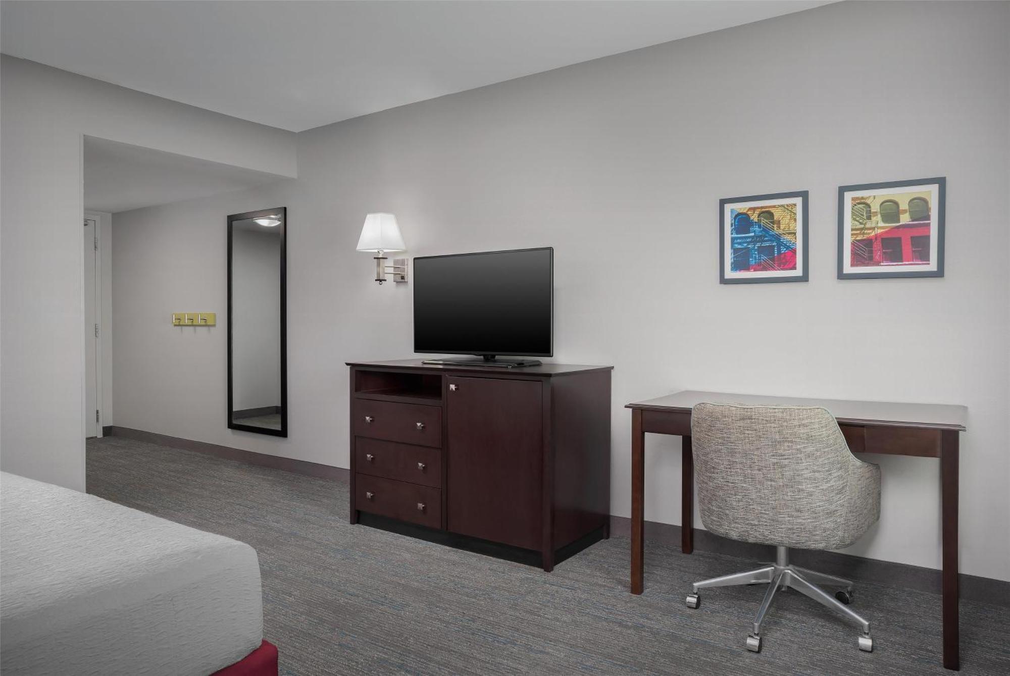 King Room Accessible Tub Mobility Hearing Access or Non-Smoking