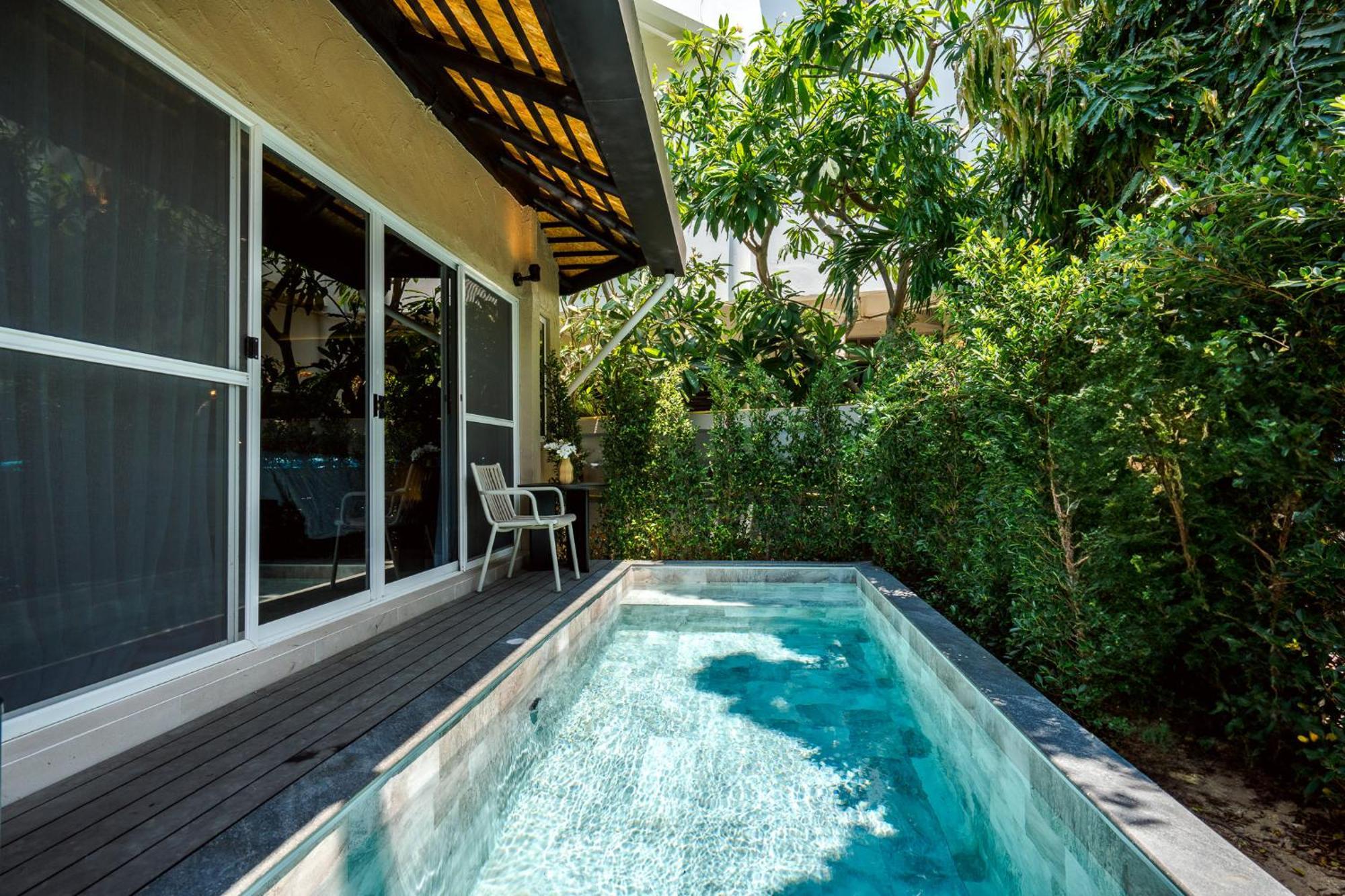 Double or Twin Room private Pool