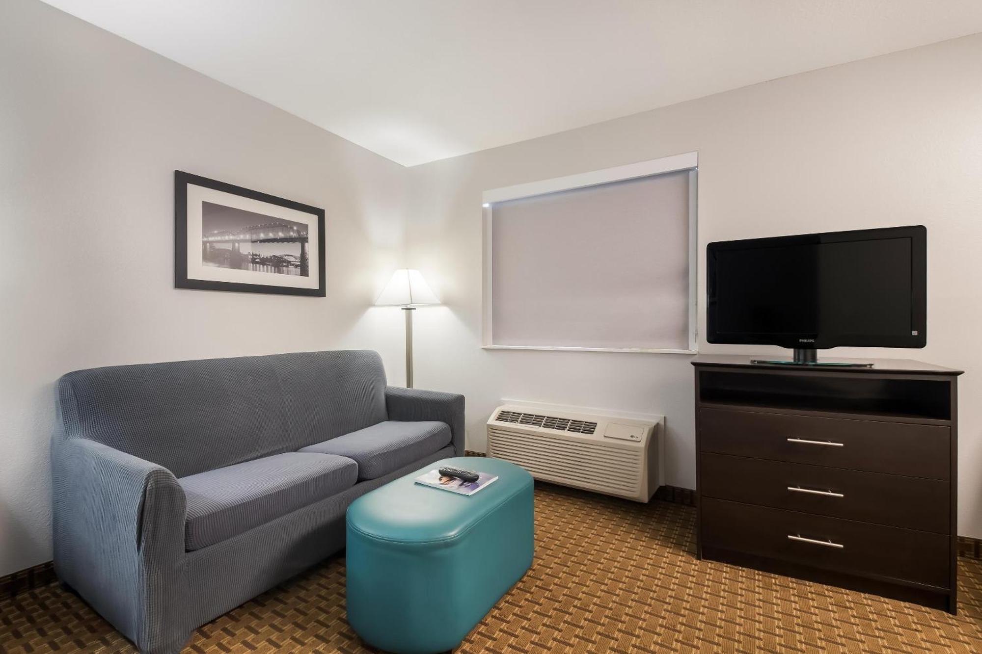 Queen Suite Accessible or Non-Smoking